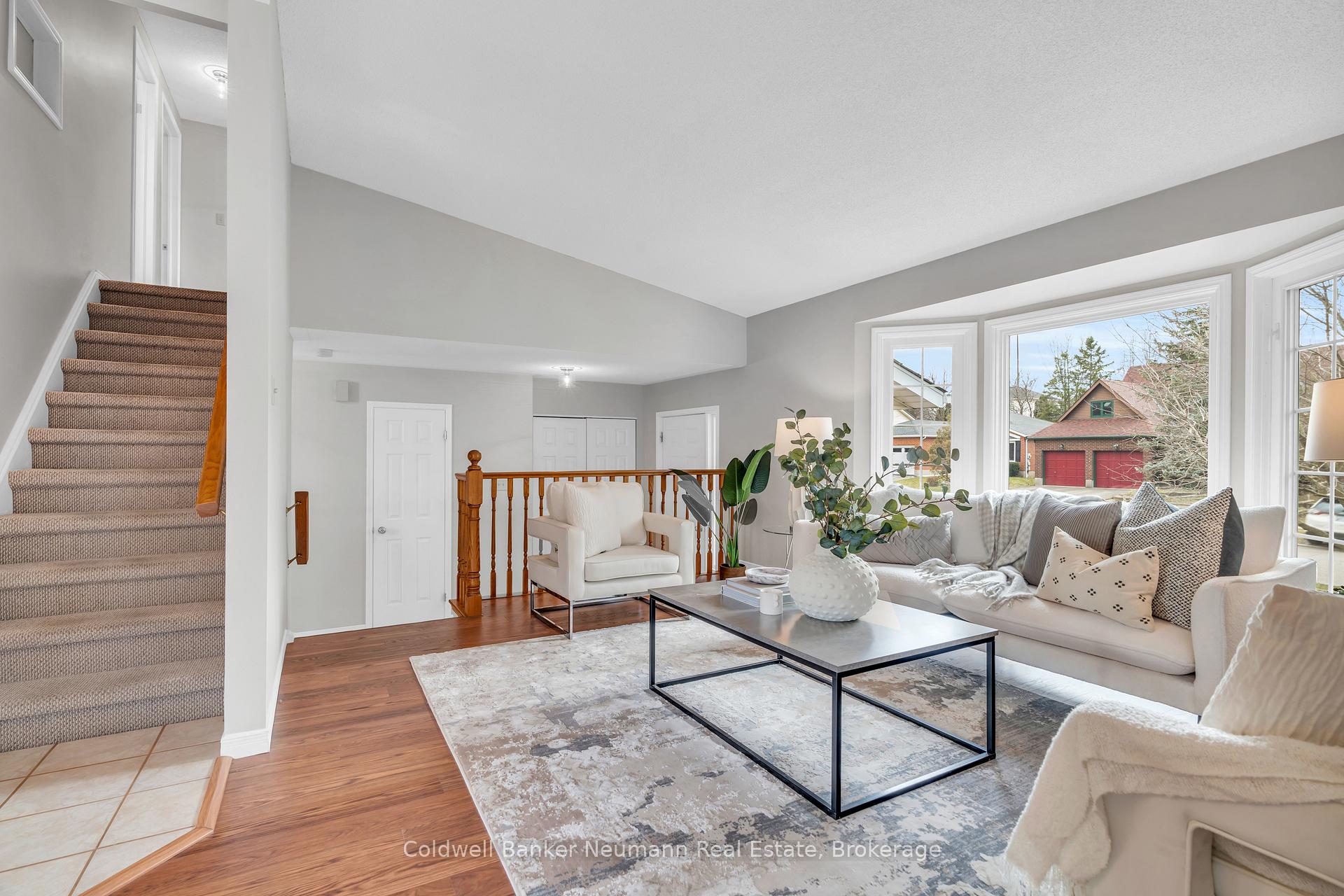 Photo 5 of 22 Celia Crescent, Guelph, Dovercliffe Park/Old University — HOMEH