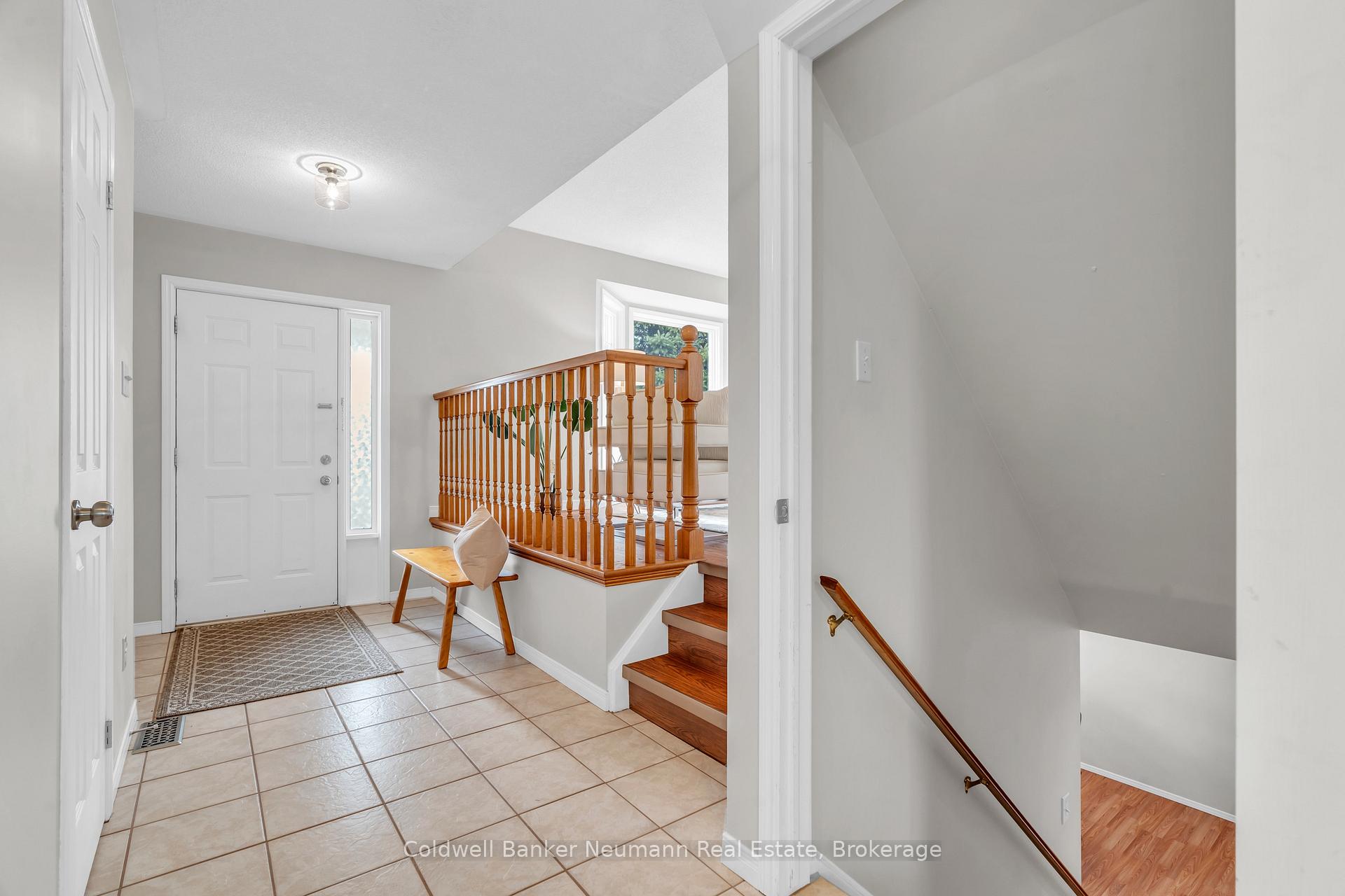 Photo 9 of 22 Celia Crescent, Guelph, Dovercliffe Park/Old University — HOMEH