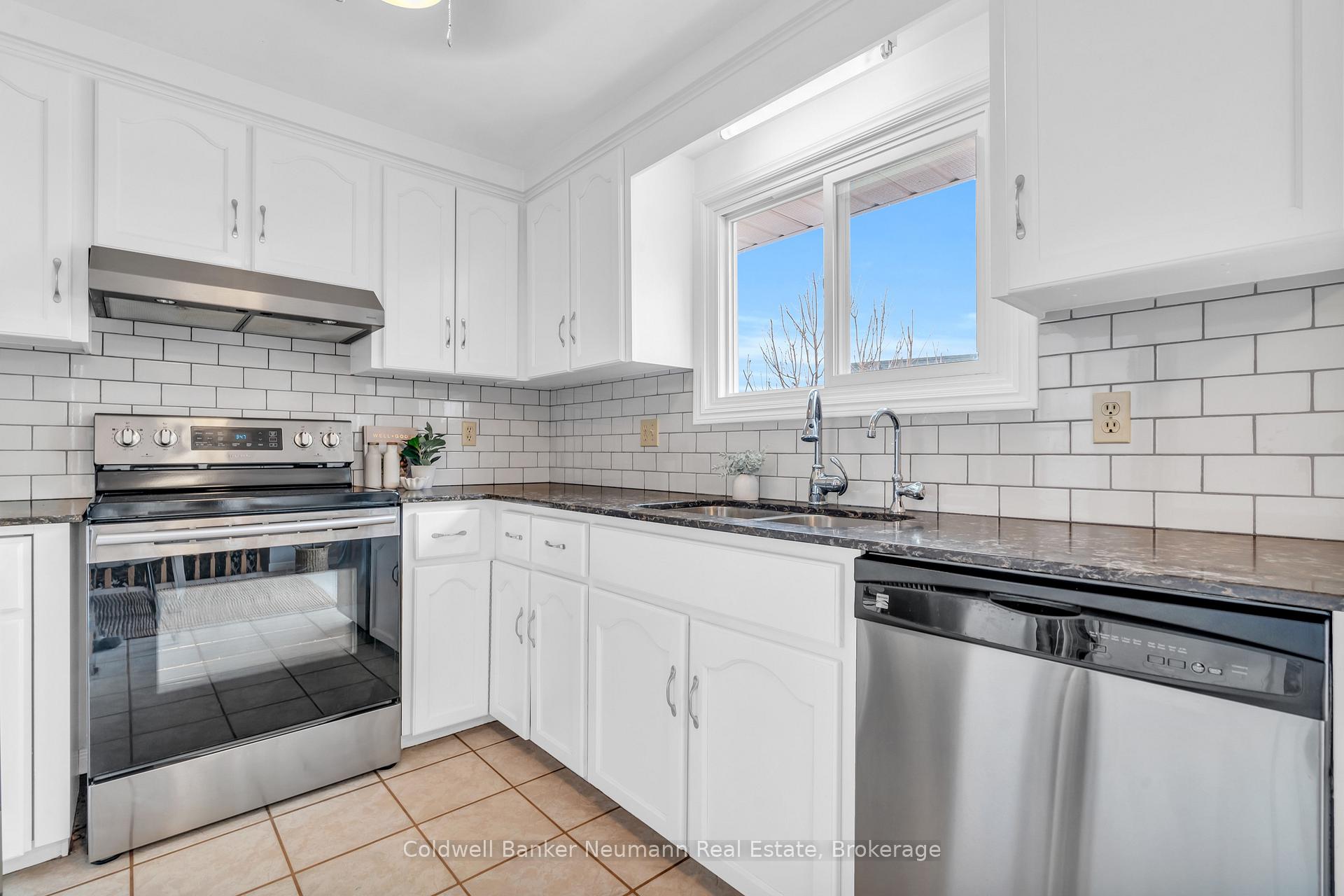 Photo 14 of 22 Celia Crescent, Guelph, Dovercliffe Park/Old University — HOMEH