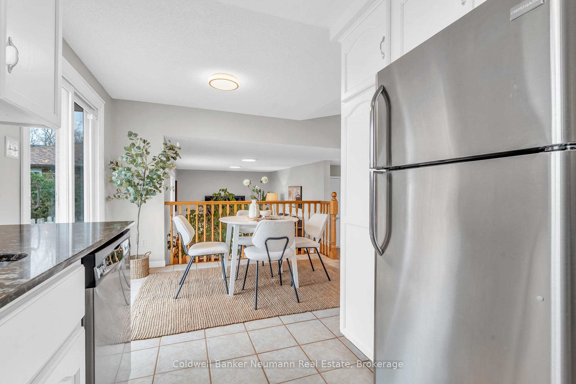 Photo 15 of 22 Celia Crescent, Guelph, Dovercliffe Park/Old University — HOMEH