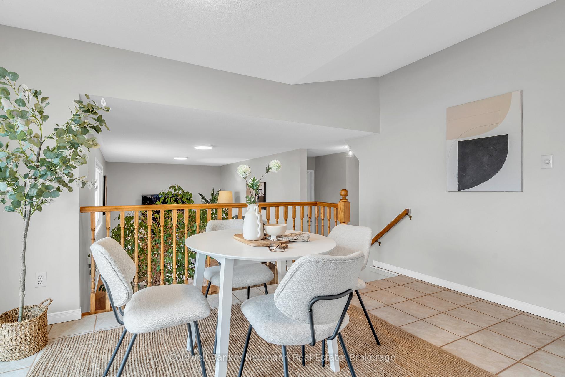 Photo 16 of 22 Celia Crescent, Guelph, Dovercliffe Park/Old University — HOMEH
