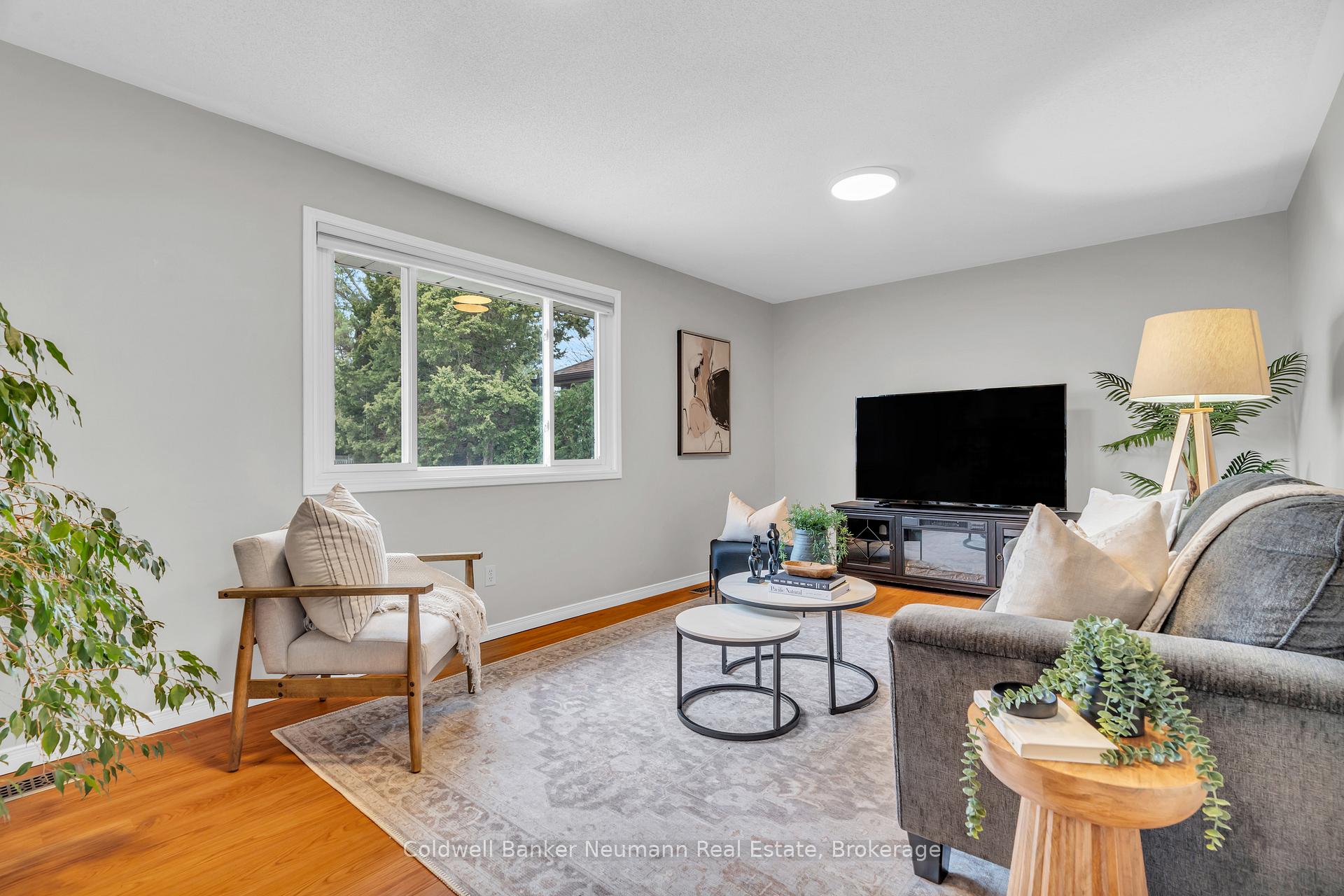Photo 17 of 22 Celia Crescent, Guelph, Dovercliffe Park/Old University — HOMEH