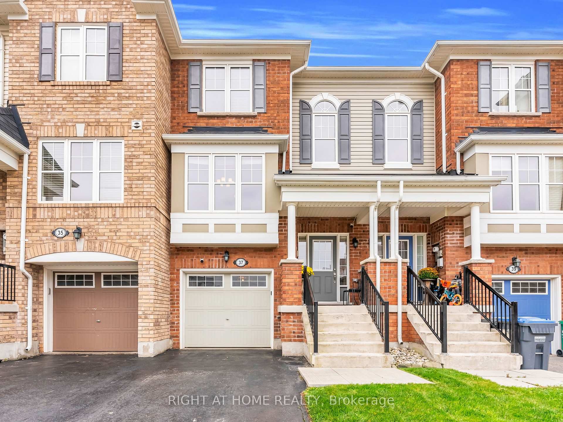 Photo 2 of 37 Ariel Road, Brampton, Northwest Brampton — HOMEH