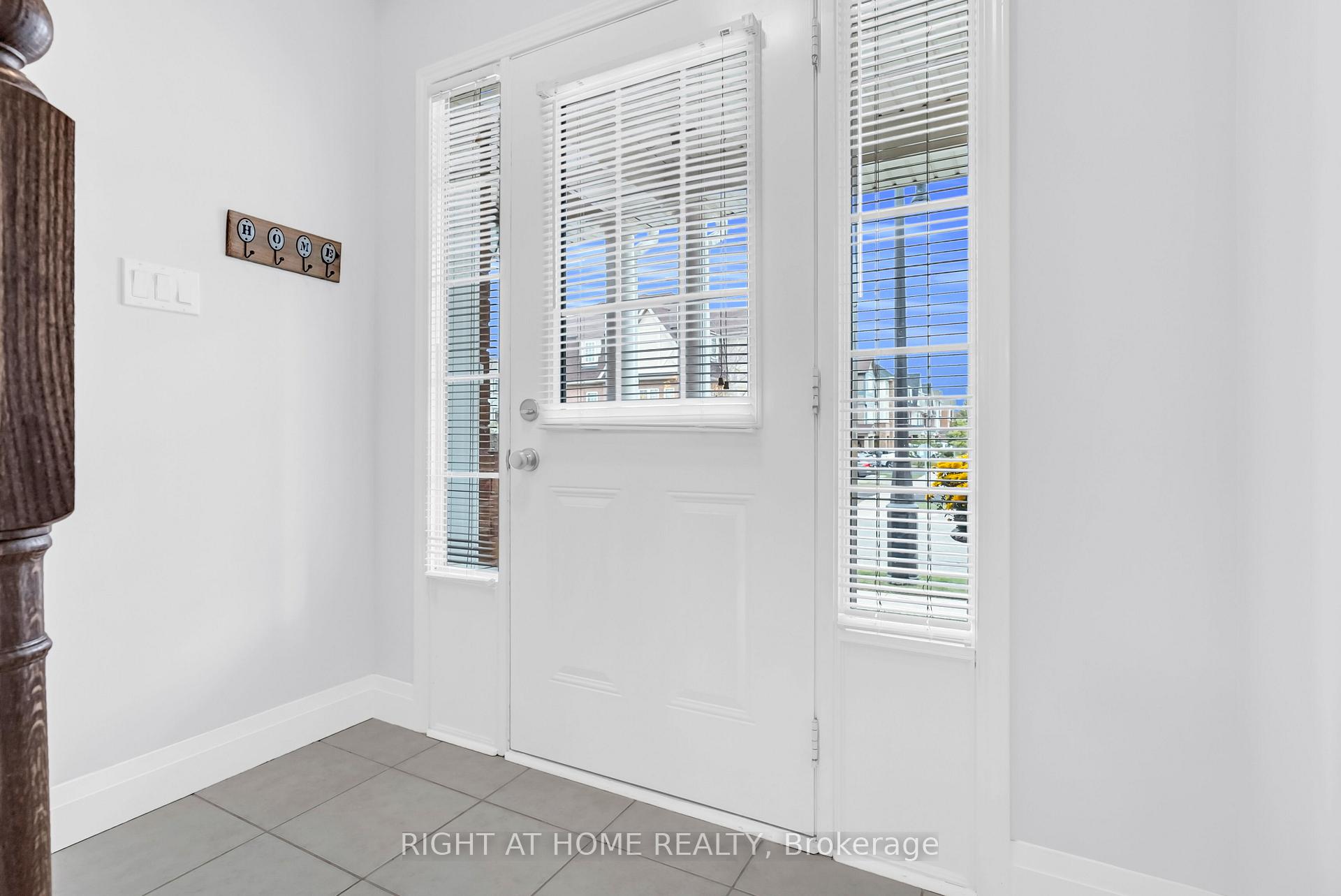Photo 5 of 37 Ariel Road, Brampton, Northwest Brampton — HOMEH