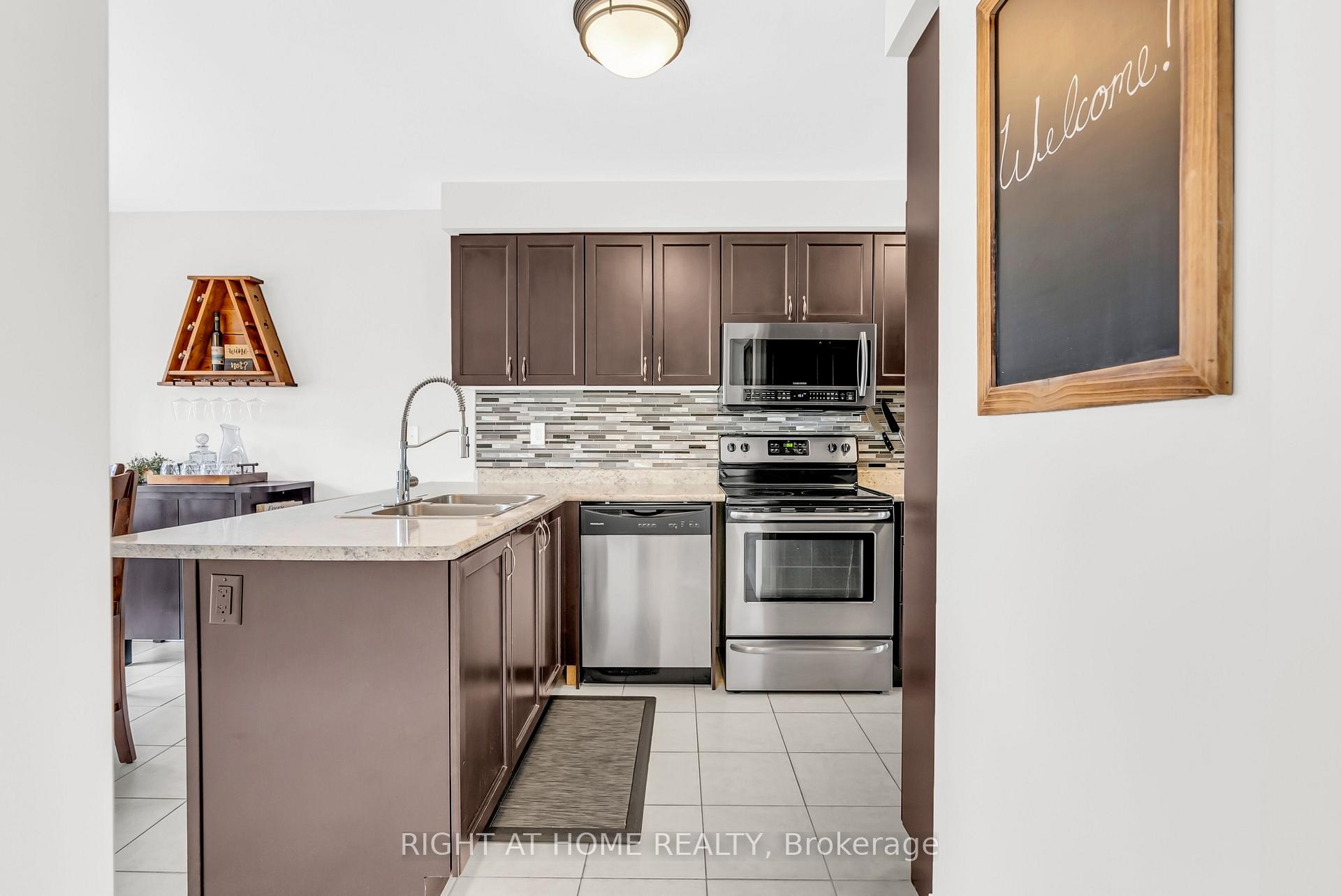 Photo 10 of 37 Ariel Road, Brampton, Northwest Brampton — HOMEH
