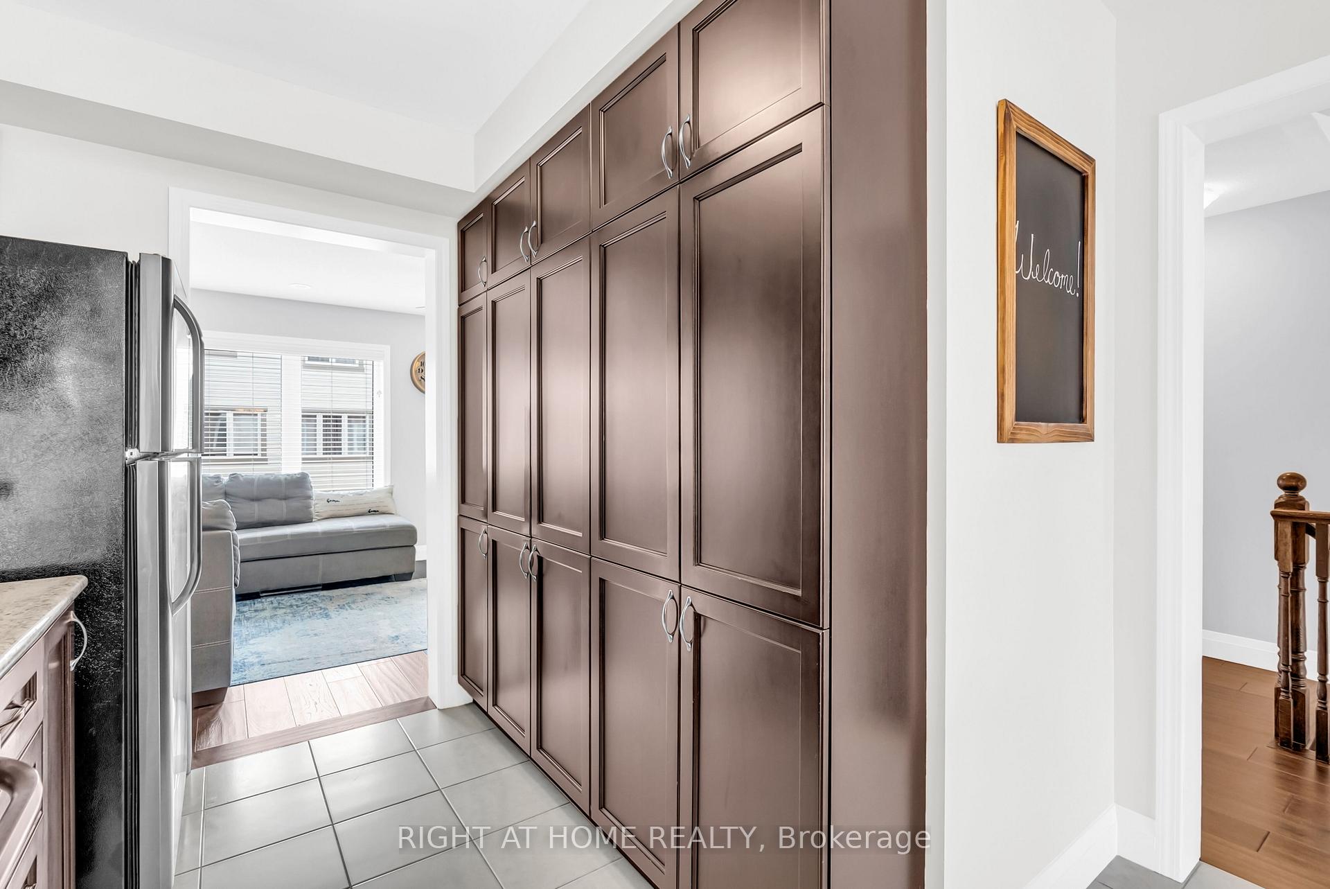 Photo 11 of 37 Ariel Road, Brampton, Northwest Brampton — HOMEH