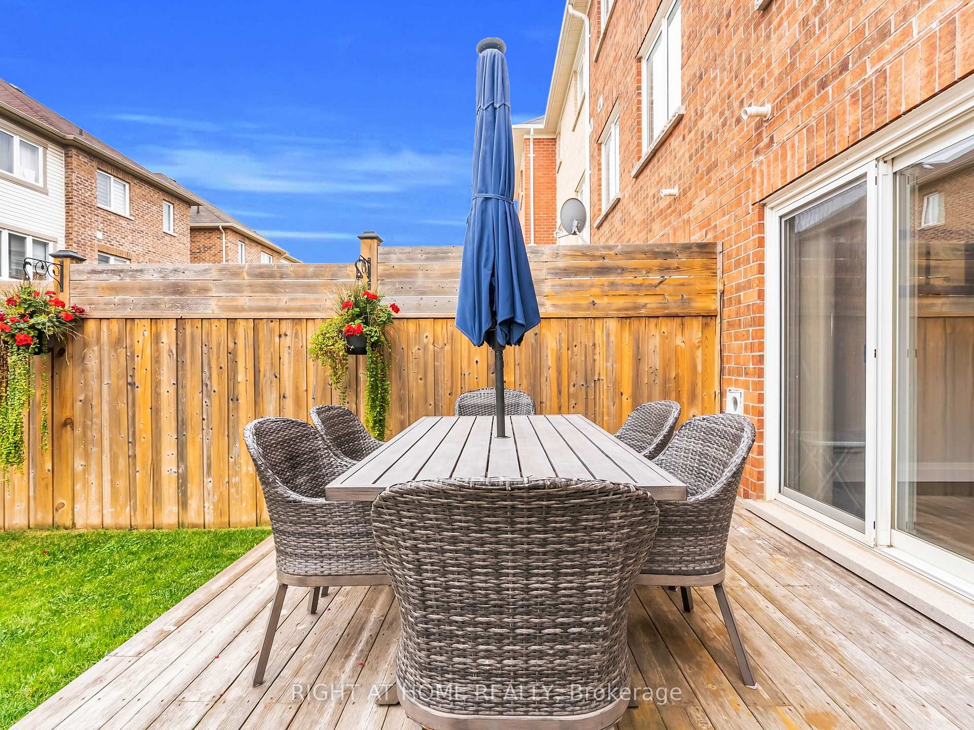 Photo 32 of 37 Ariel Road, Brampton, Northwest Brampton — HOMEH