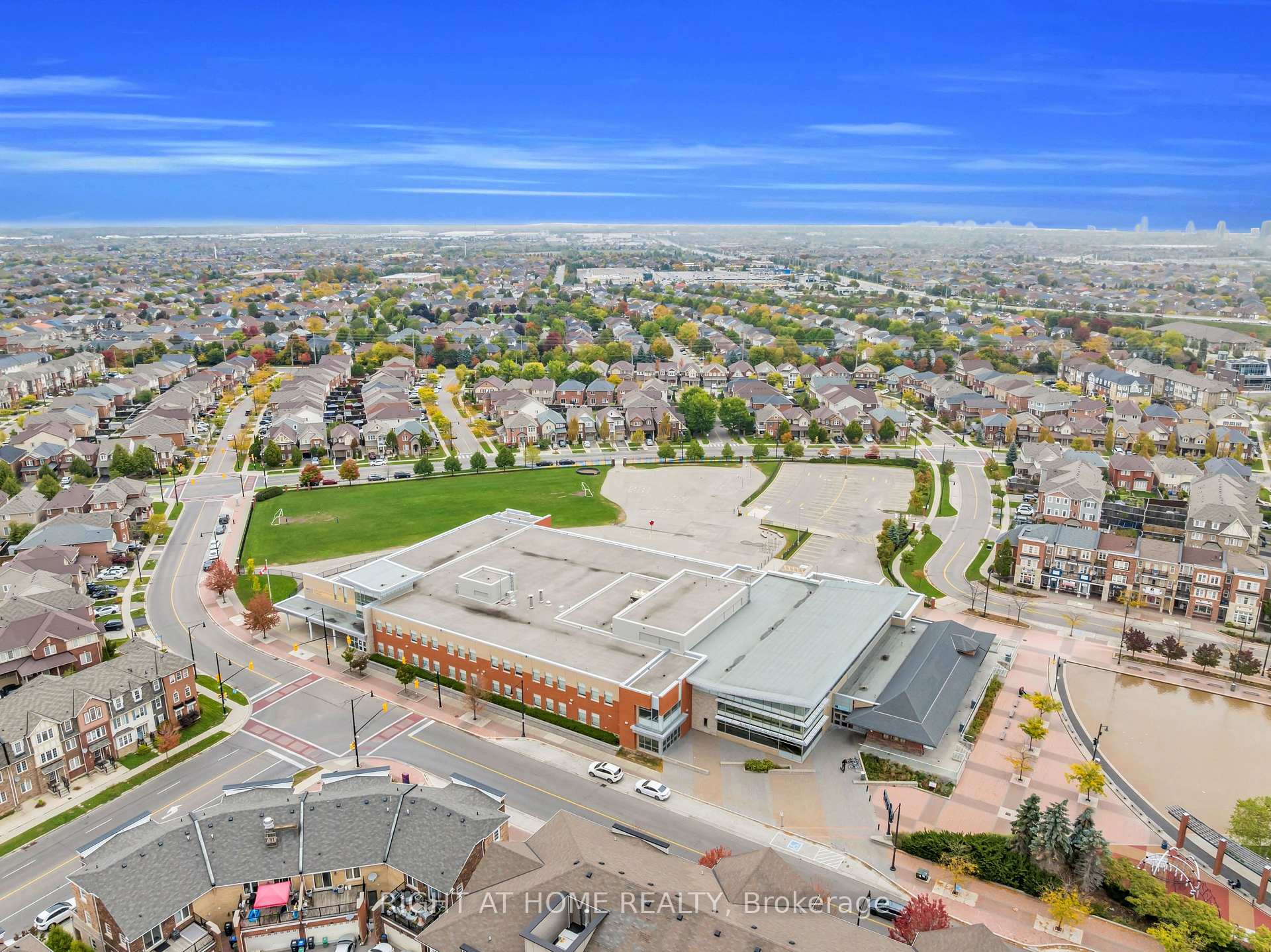 Photo 35 of 37 Ariel Road, Brampton, Northwest Brampton — HOMEH