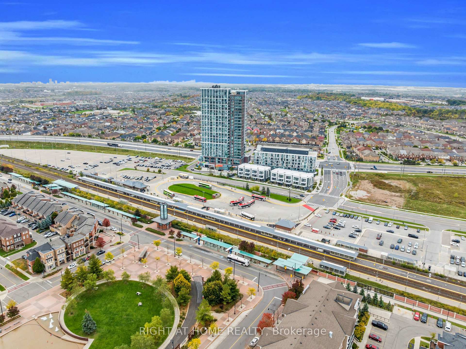 Photo 36 of 37 Ariel Road, Brampton, Northwest Brampton — HOMEH