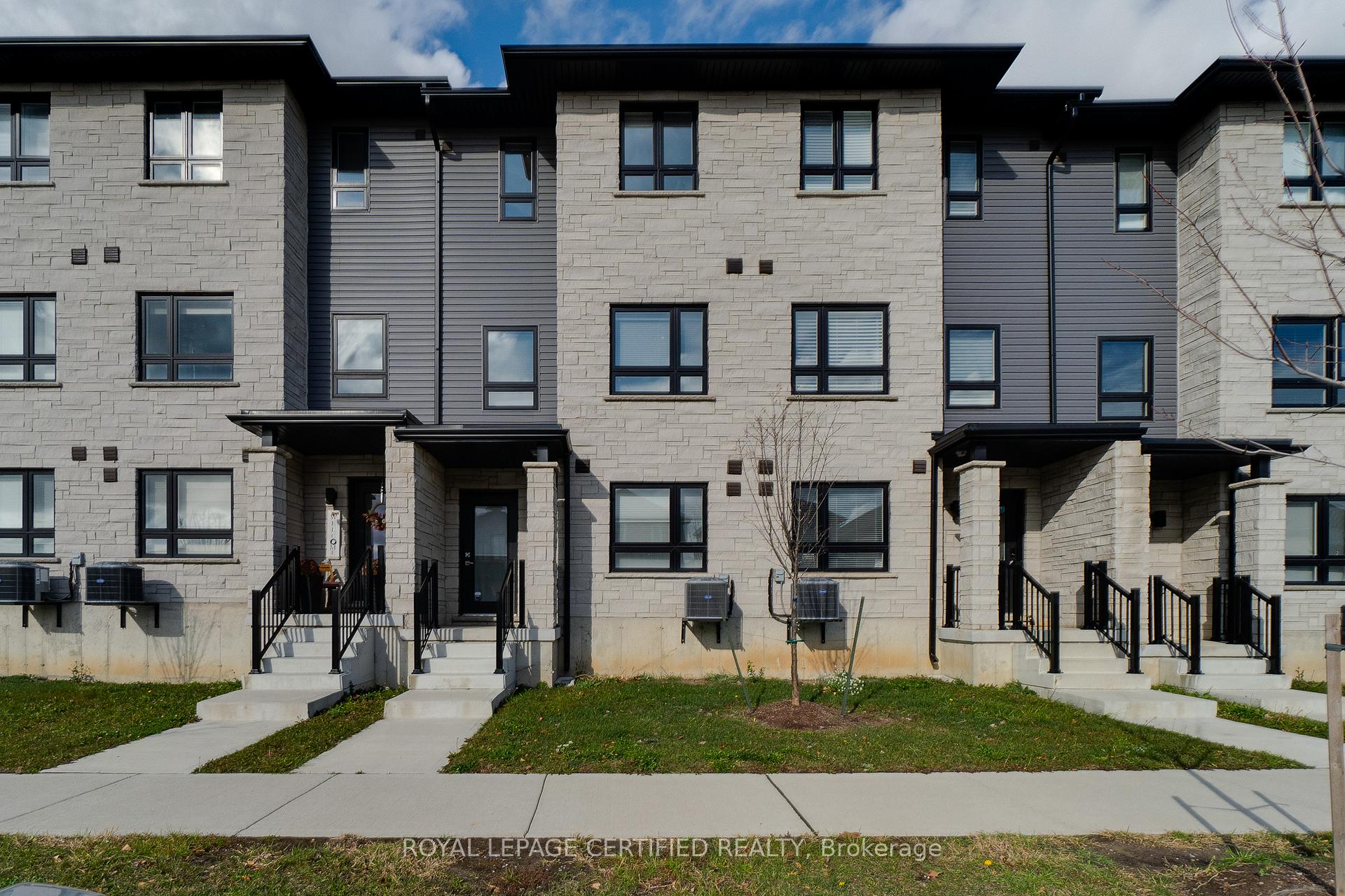 Front of Unit 4, 51 Sparrow Avenue