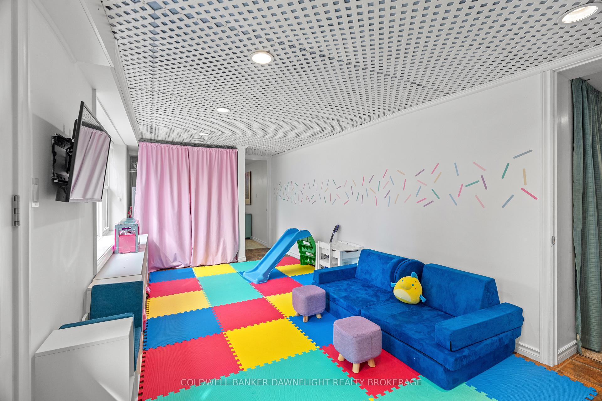 Photo 24 of 19 John Street N, Bluewater, Zurich — HOMEH
