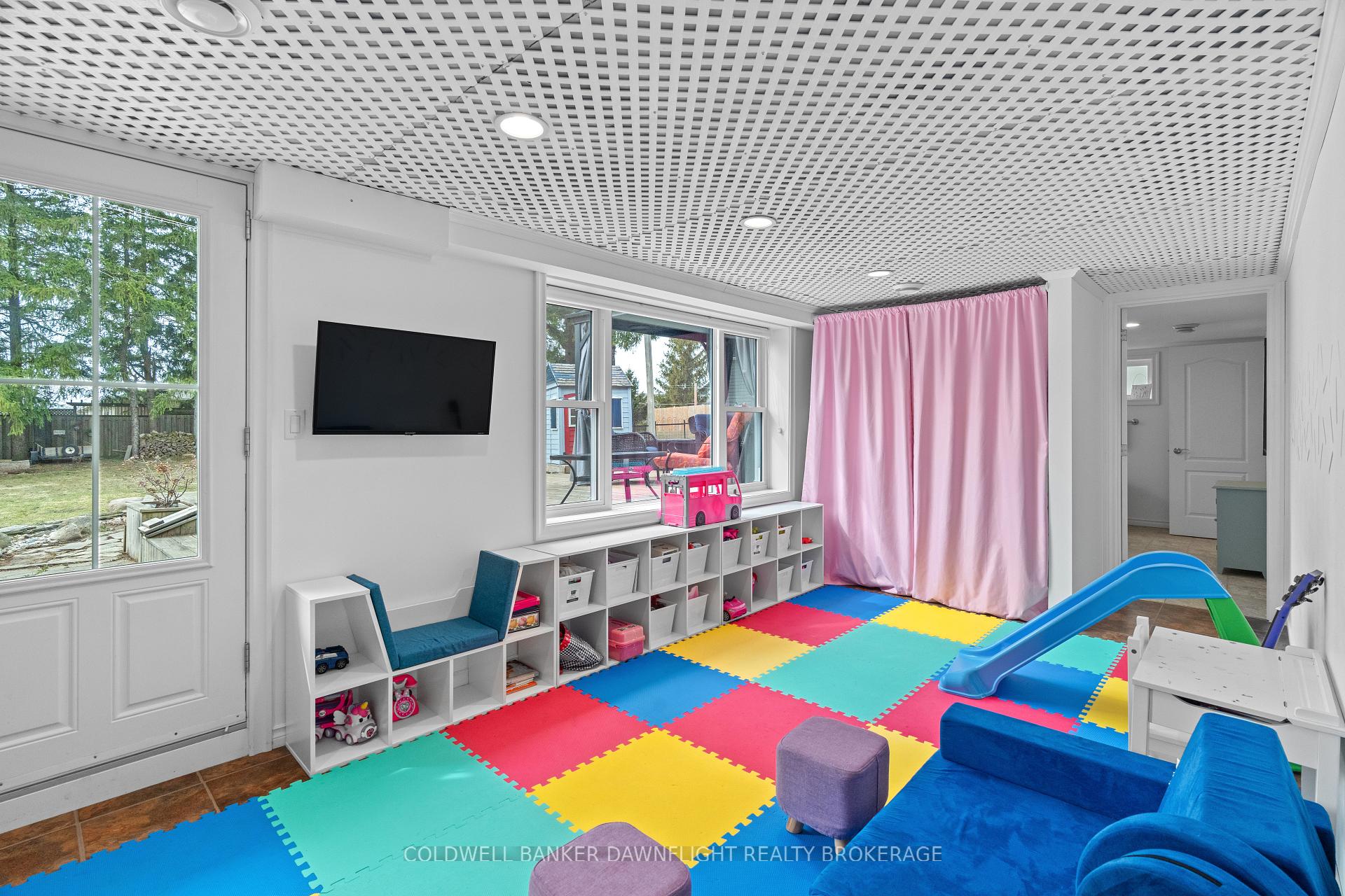 Photo 26 of 19 John Street N, Bluewater, Zurich — HOMEH