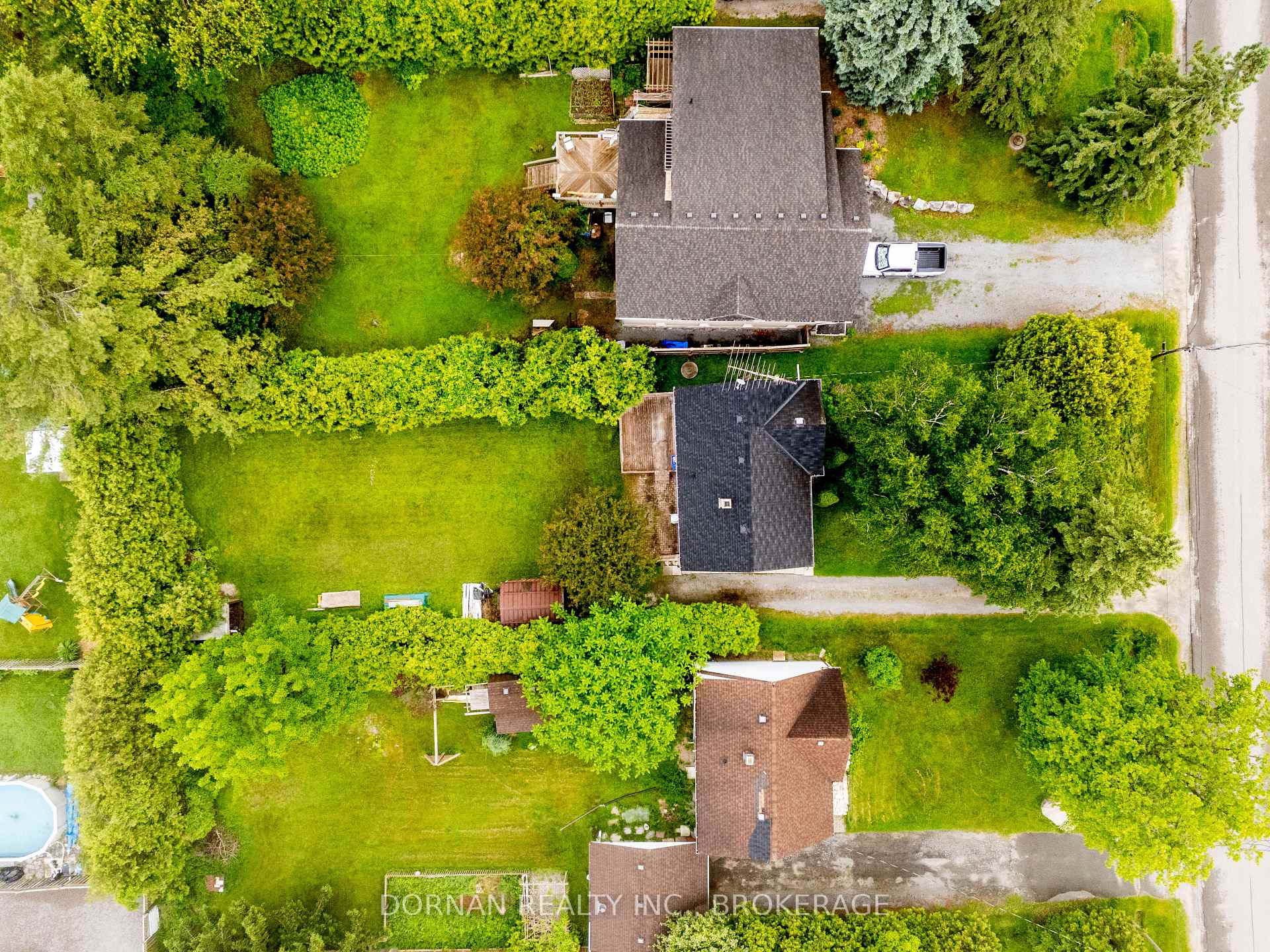 Photo 2 of 38 Darlington Boulevard, Clarington, Courtice — HOMEH