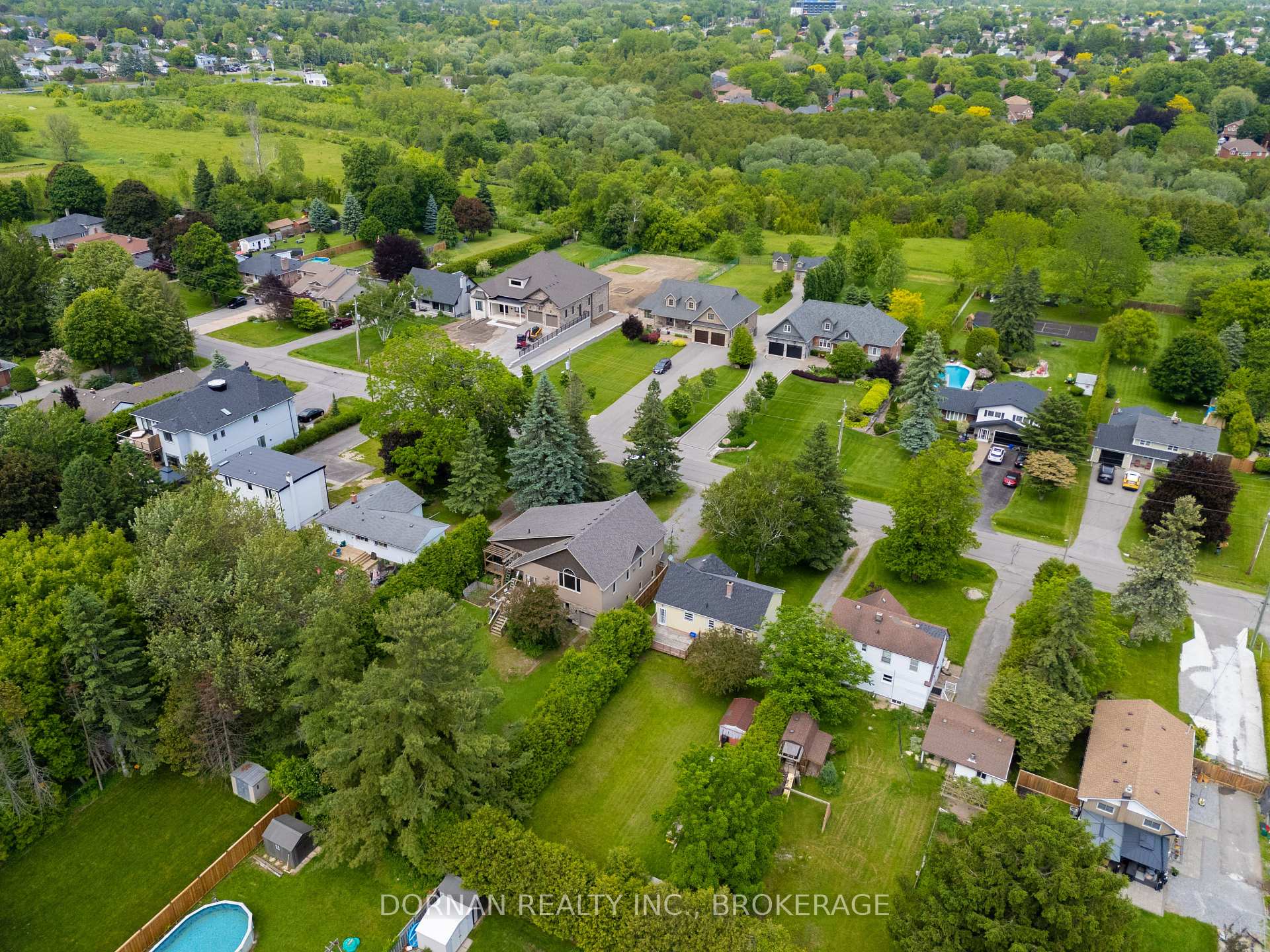 Photo 3 of 38 Darlington Boulevard, Clarington, Courtice — HOMEH