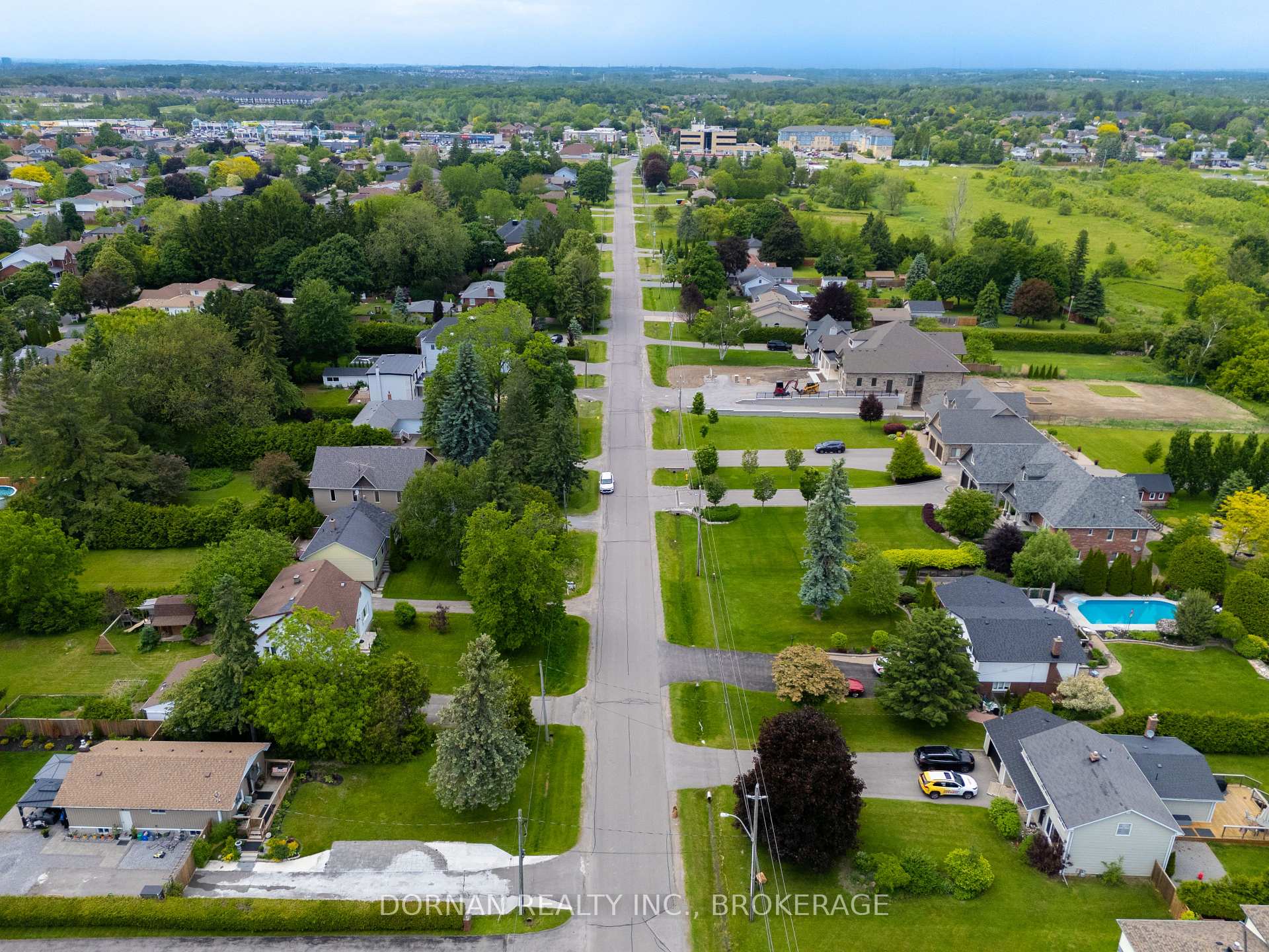 Photo 4 of 38 Darlington Boulevard, Clarington, Courtice — HOMEH