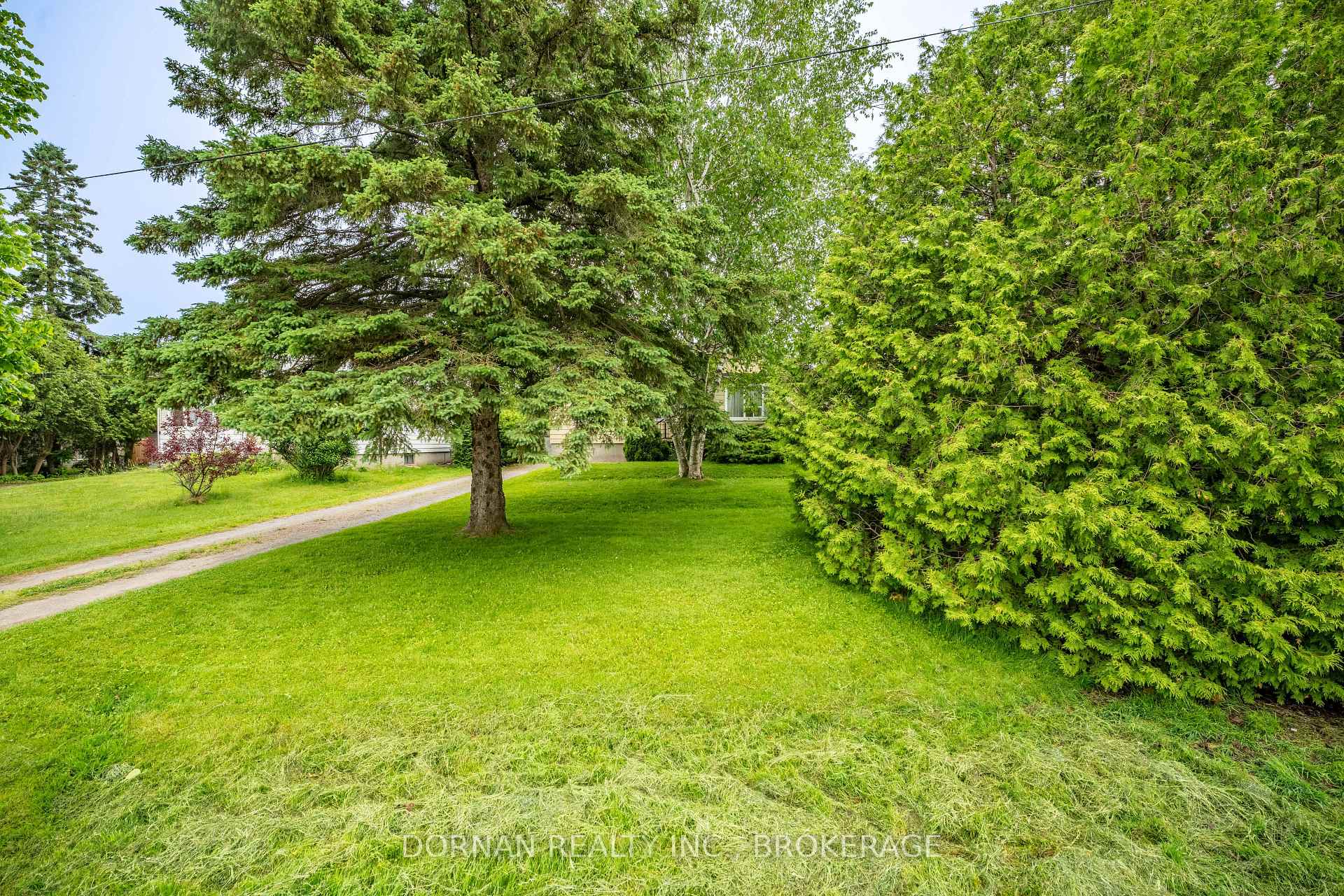 Photo 5 of 38 Darlington Boulevard, Clarington, Courtice — HOMEH