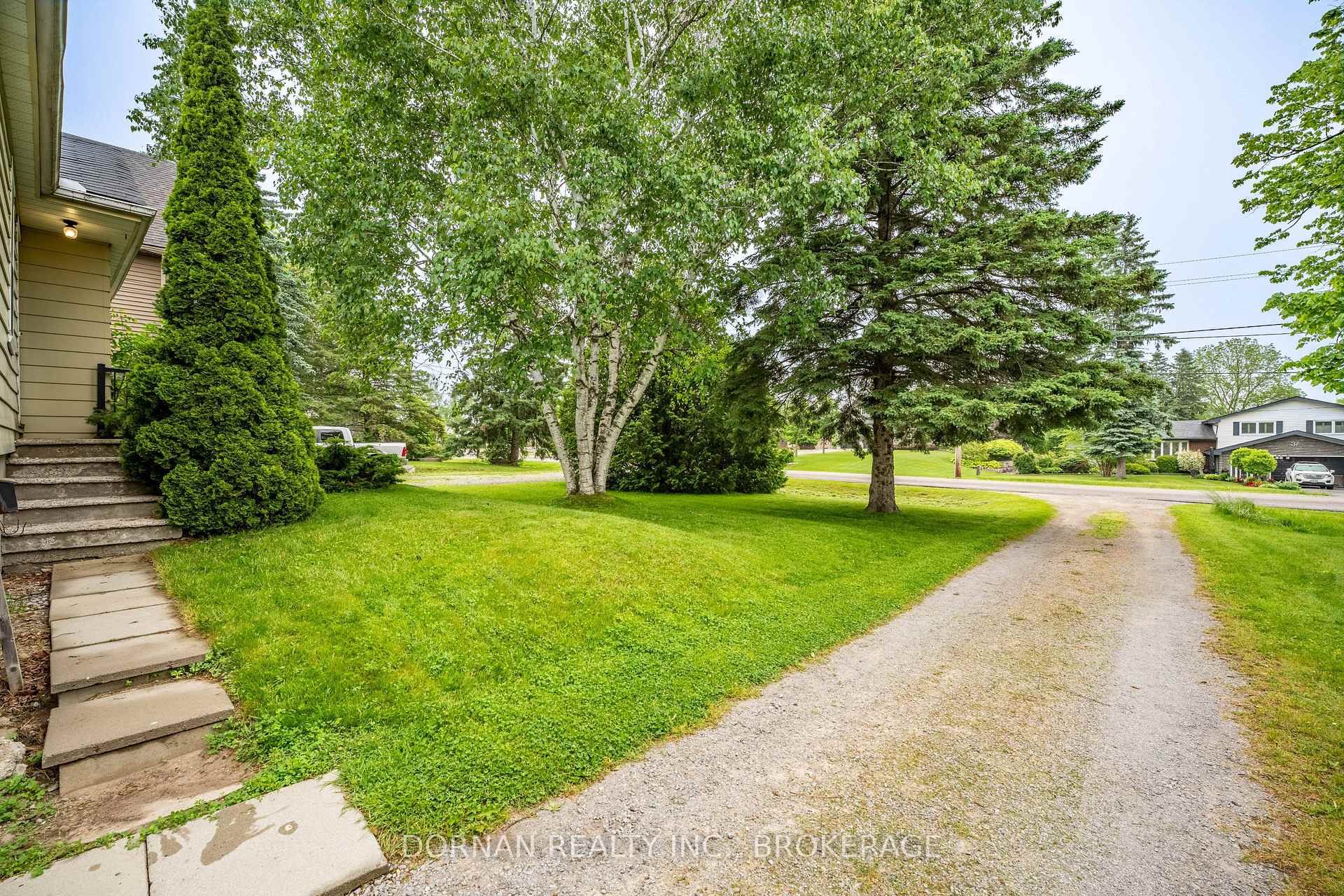 Photo 8 of 38 Darlington Boulevard, Clarington, Courtice — HOMEH