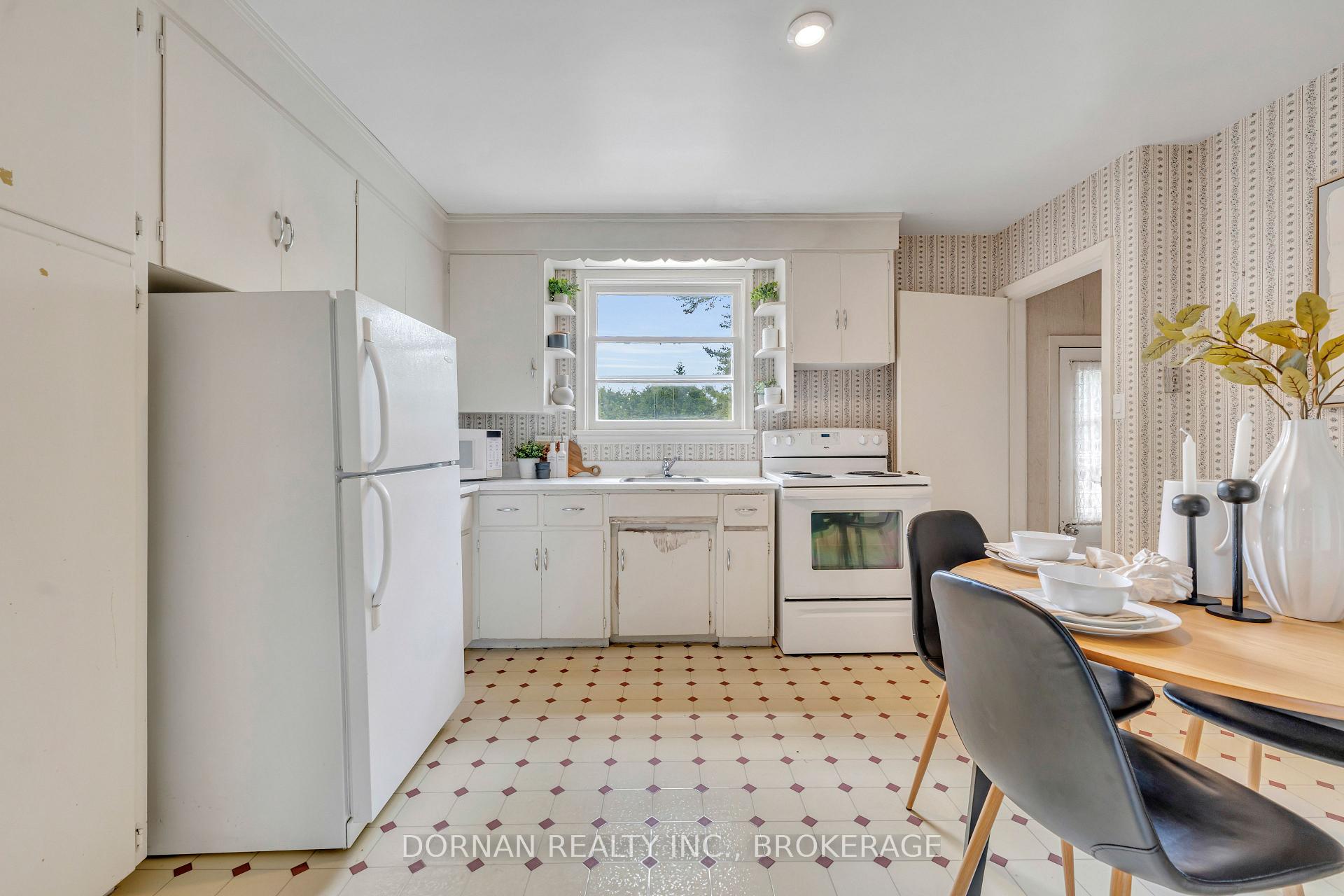 Photo 13 of 38 Darlington Boulevard, Clarington, Courtice — HOMEH