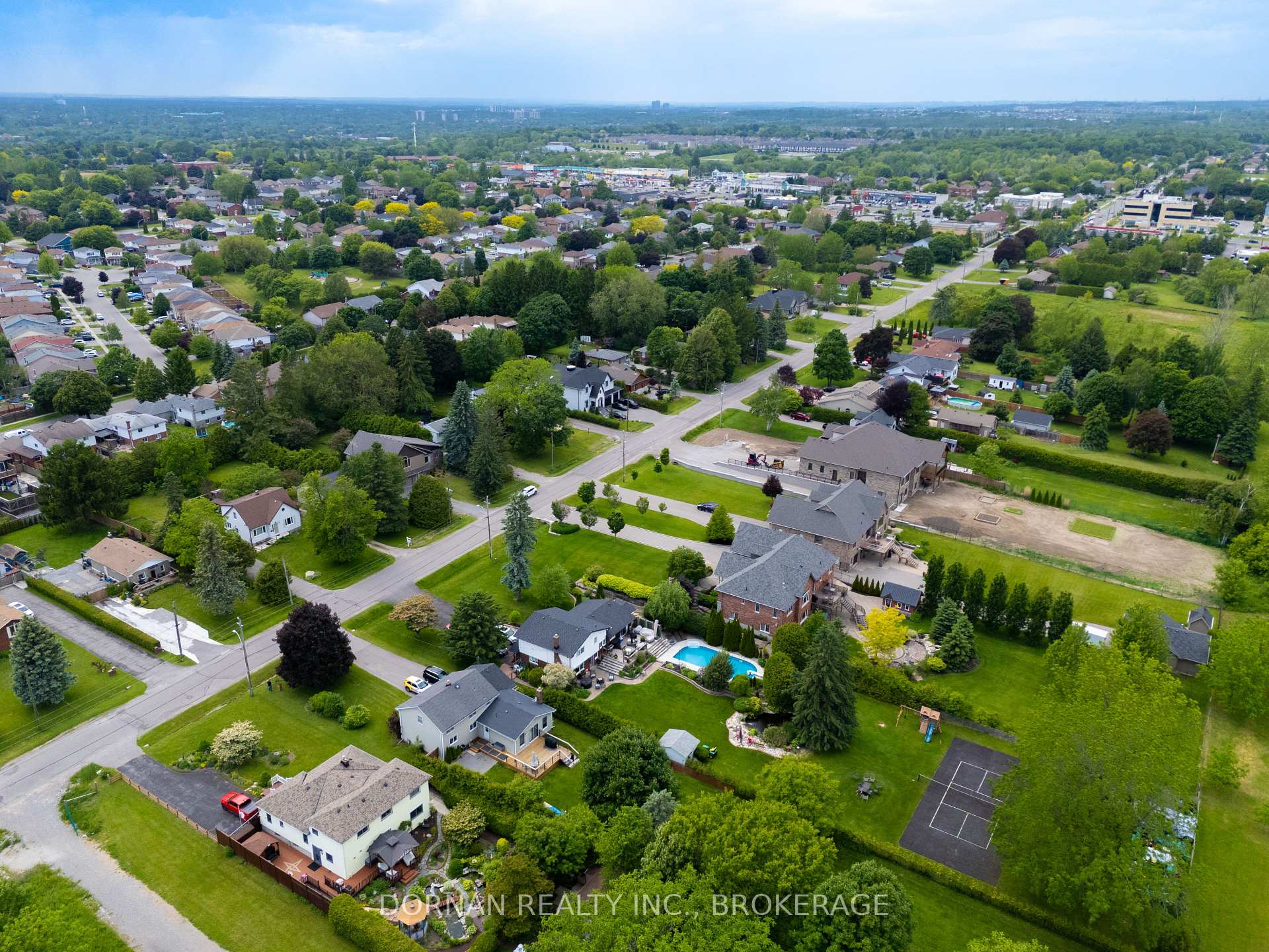 Photo 33 of 38 Darlington Boulevard, Clarington, Courtice — HOMEH