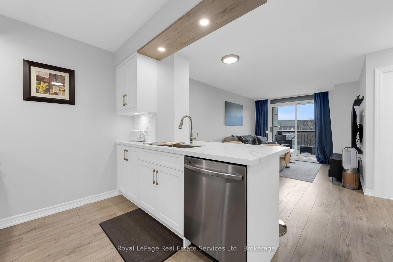 Photo 5 of Unit 302, 2391 Central Park Dr, Oakville, River Oaks — HOMEH