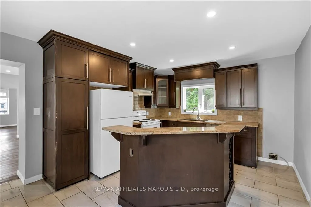 Photo 17 of 419 Water Street E, Cornwall — HOMEH