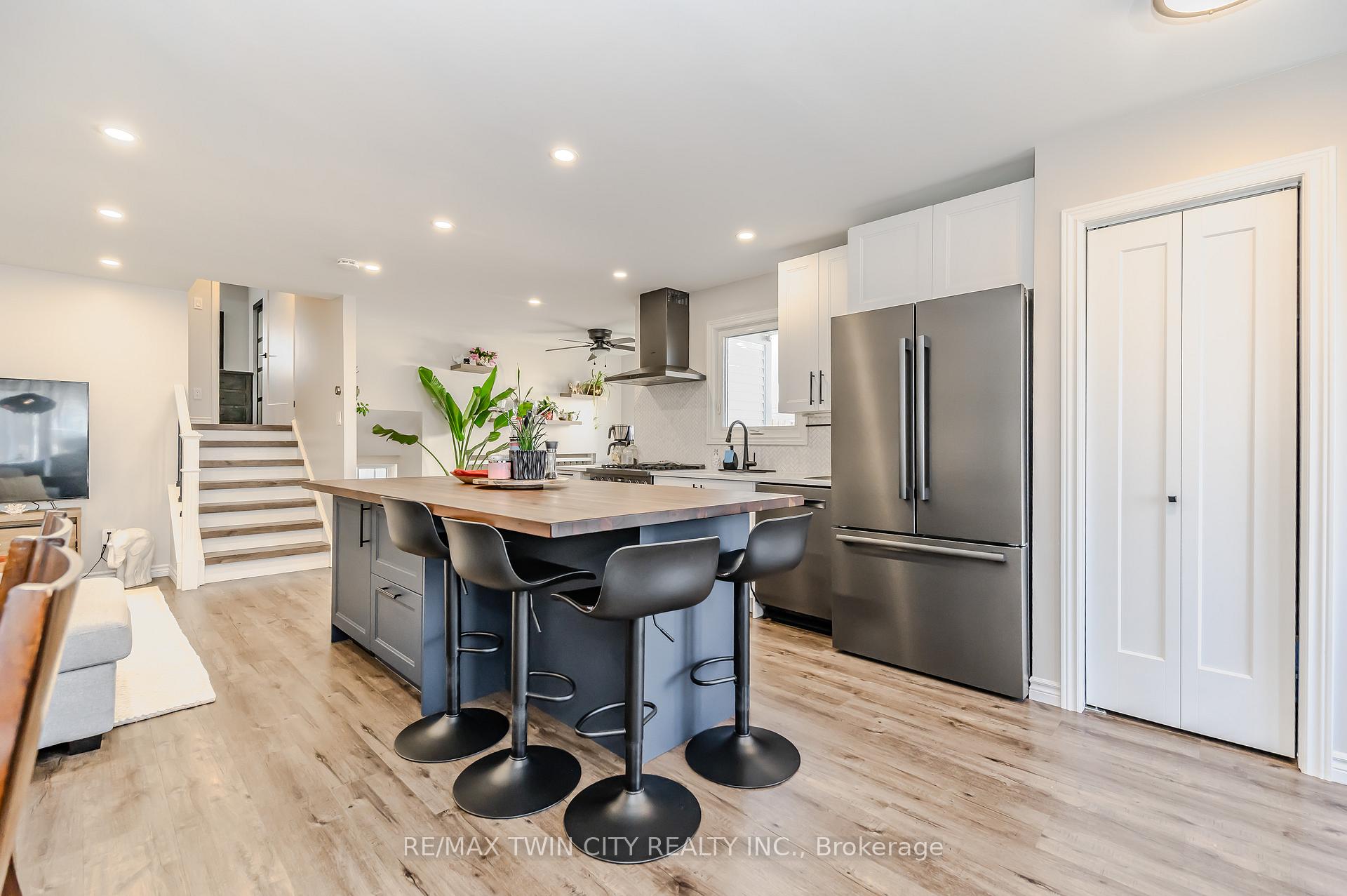 Photo 7 of 518 Mortimer Drive, Cambridge — HOMEH