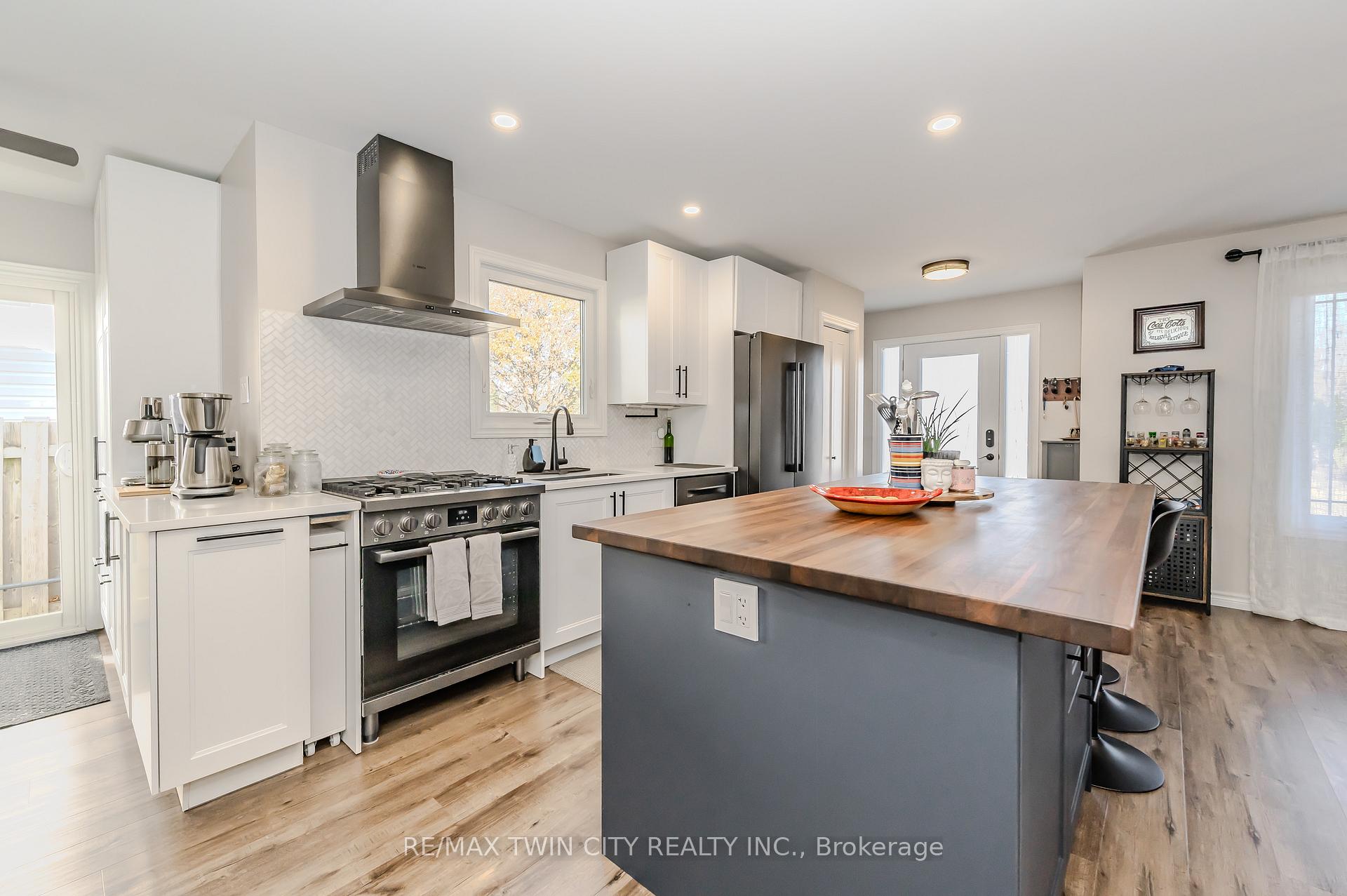 Photo 8 of 518 Mortimer Drive, Cambridge — HOMEH