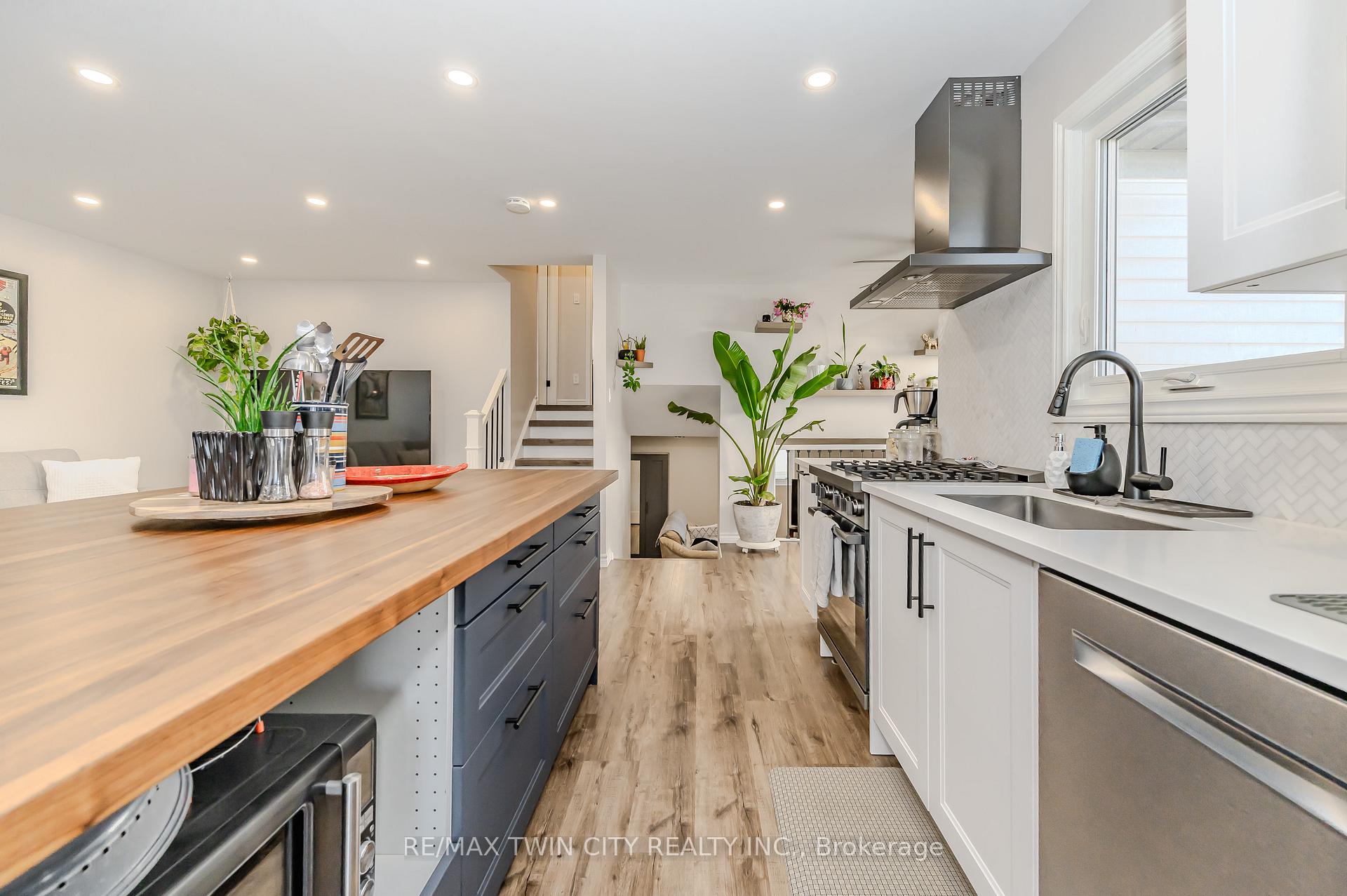 Photo 11 of 518 Mortimer Drive, Cambridge — HOMEH
