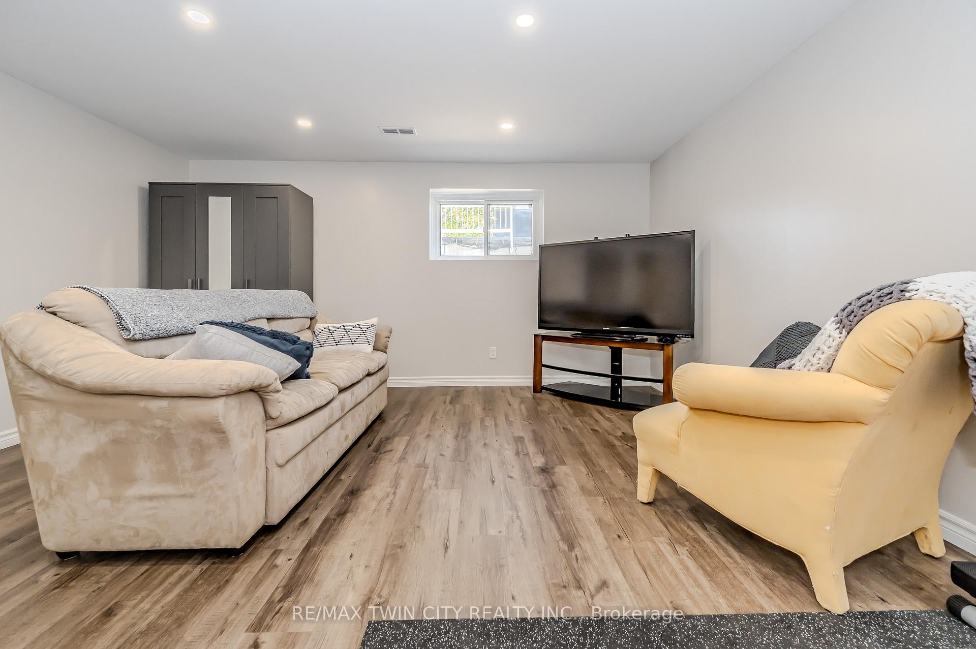 Photo 18 of 518 Mortimer Drive, Cambridge — HOMEH