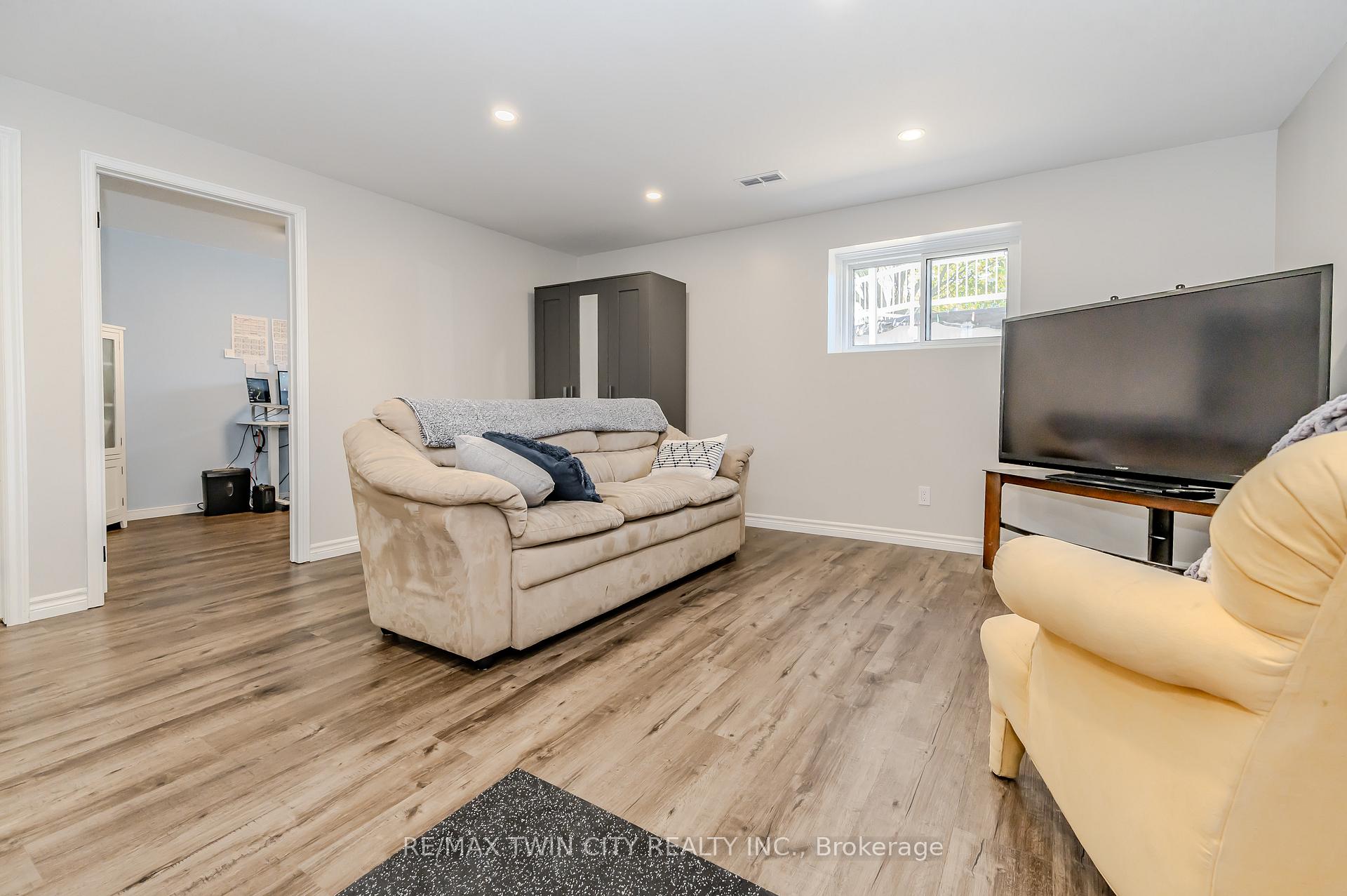 Photo 19 of 518 Mortimer Drive, Cambridge — HOMEH