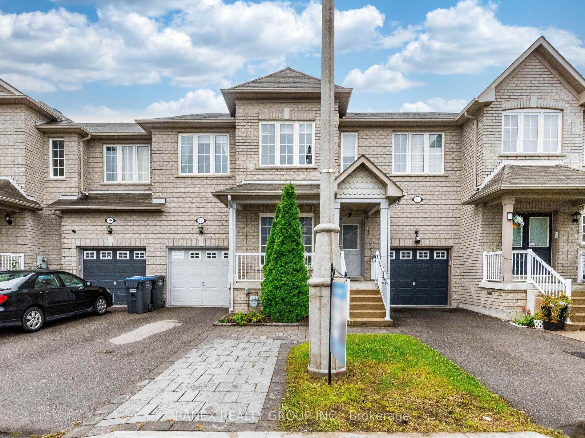 Photo 2 of 18 Tundra Swan Road, Brampton, Sandringham-Wellington — HOMEH