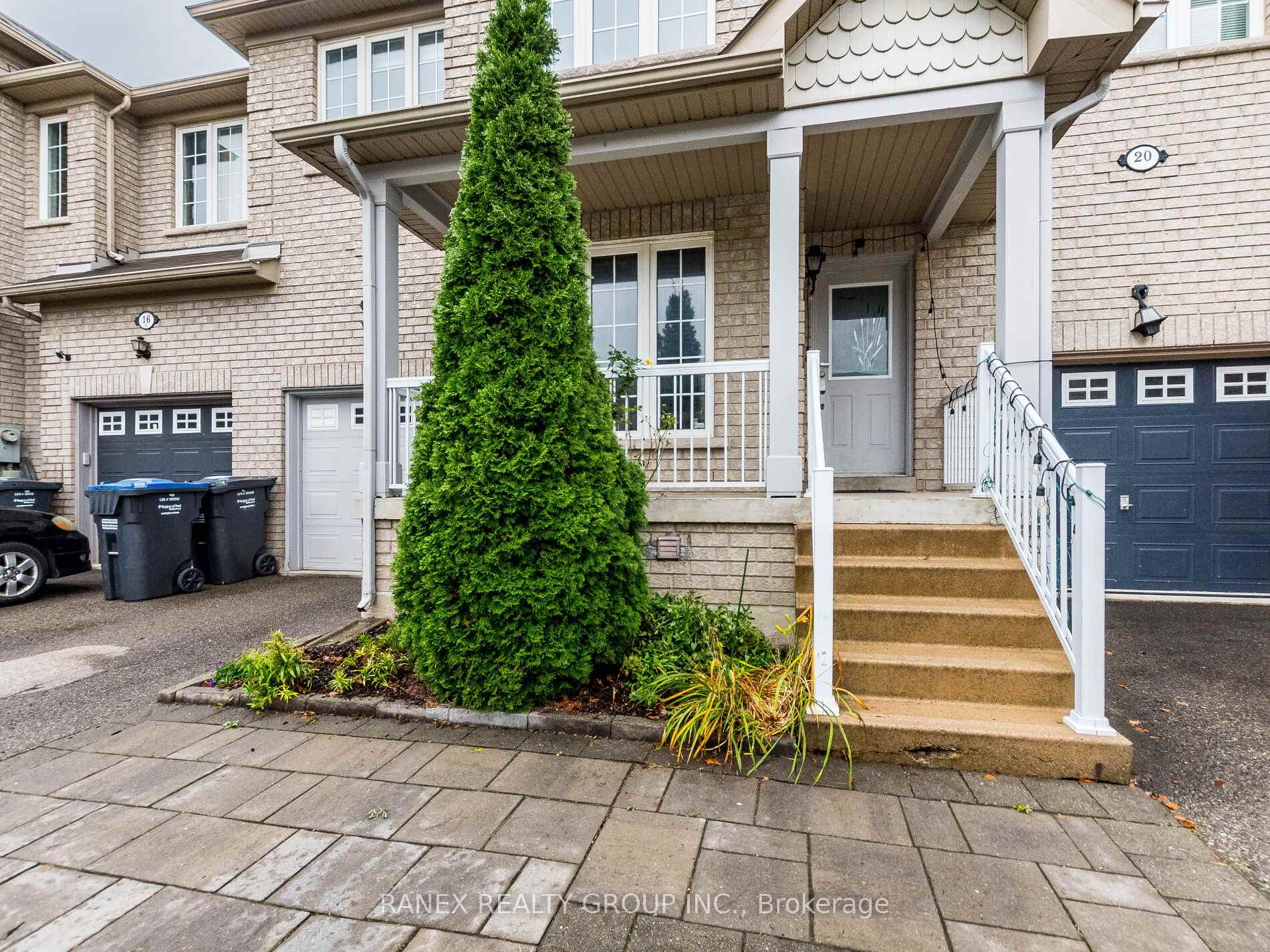 Photo 3 of 18 Tundra Swan Road, Brampton, Sandringham-Wellington — HOMEH