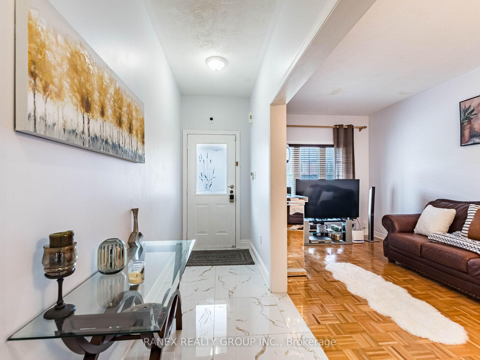 Photo 6 of 18 Tundra Swan Road, Brampton, Sandringham-Wellington — HOMEH