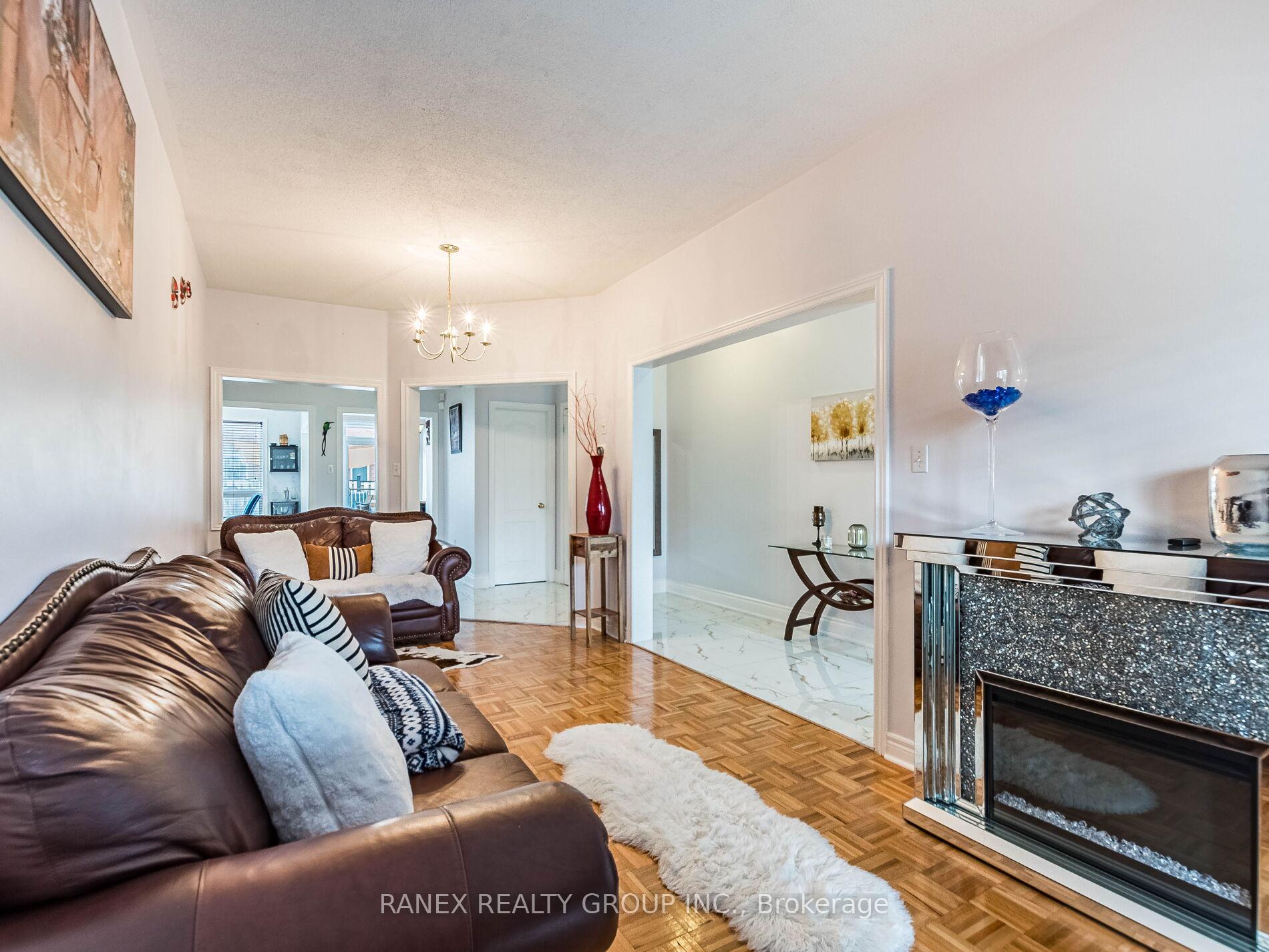 Photo 9 of 18 Tundra Swan Road, Brampton, Sandringham-Wellington — HOMEH