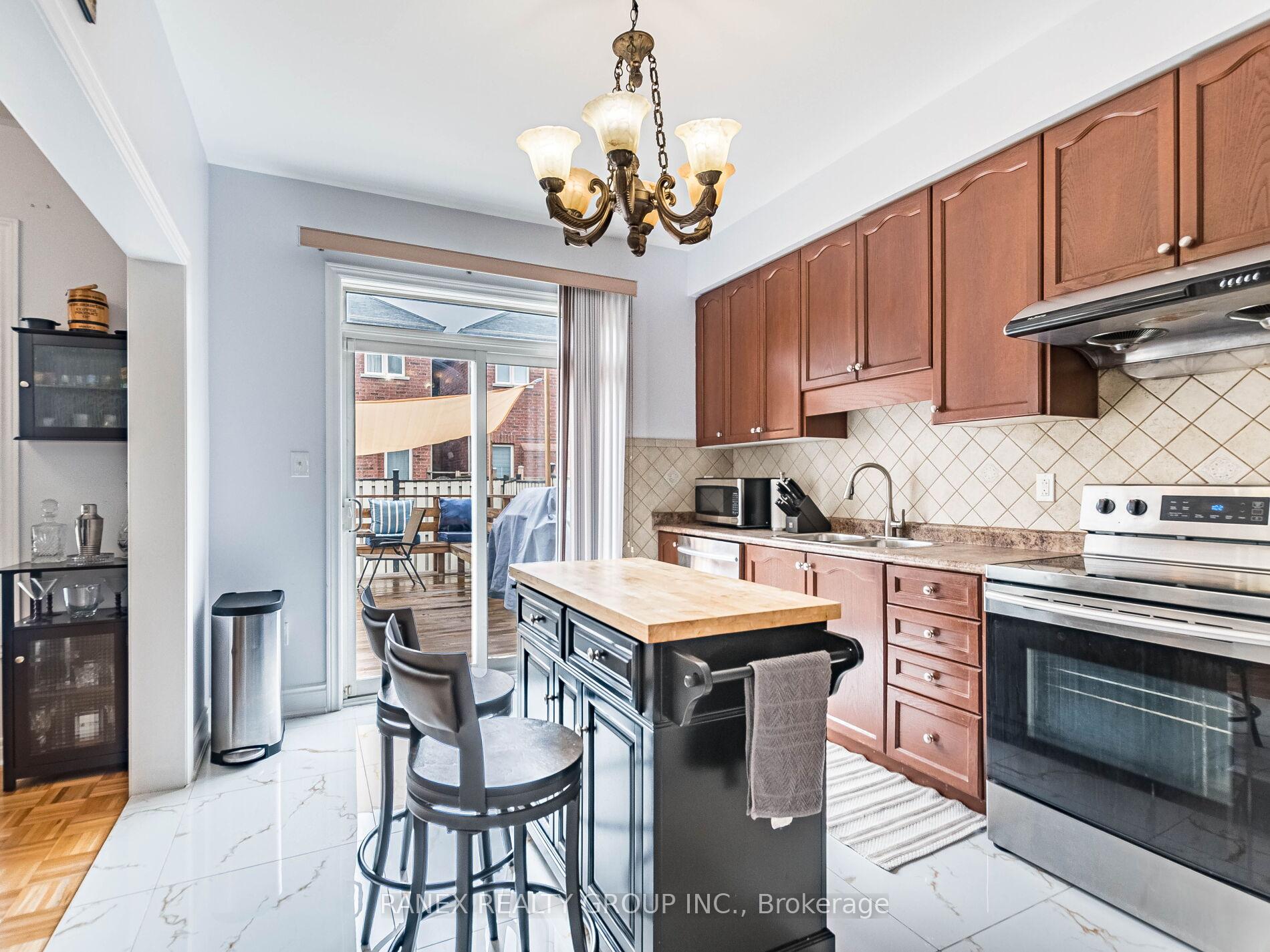 Photo 15 of 18 Tundra Swan Road, Brampton, Sandringham-Wellington — HOMEH