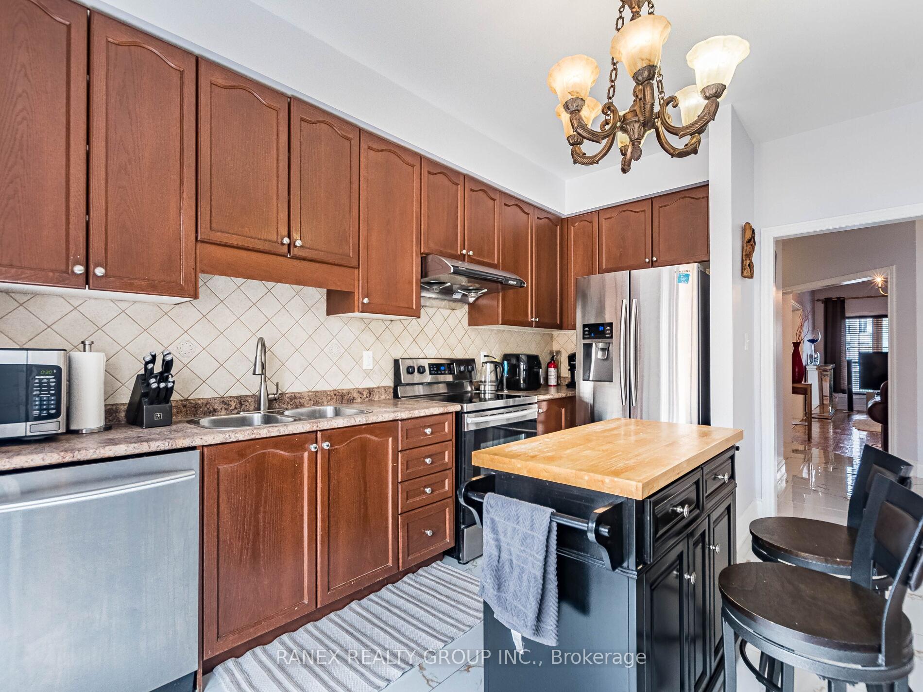 Photo 17 of 18 Tundra Swan Road, Brampton, Sandringham-Wellington — HOMEH