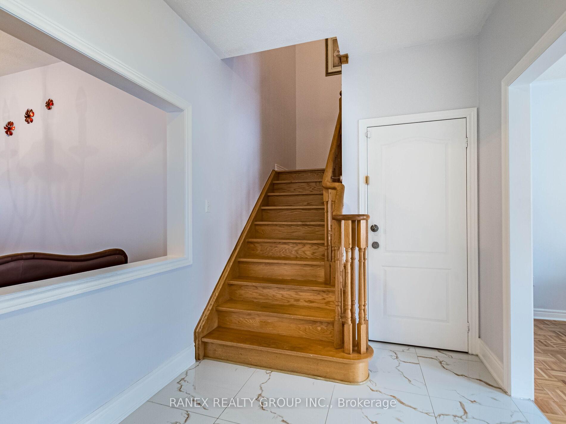 Photo 21 of 18 Tundra Swan Road, Brampton, Sandringham-Wellington — HOMEH