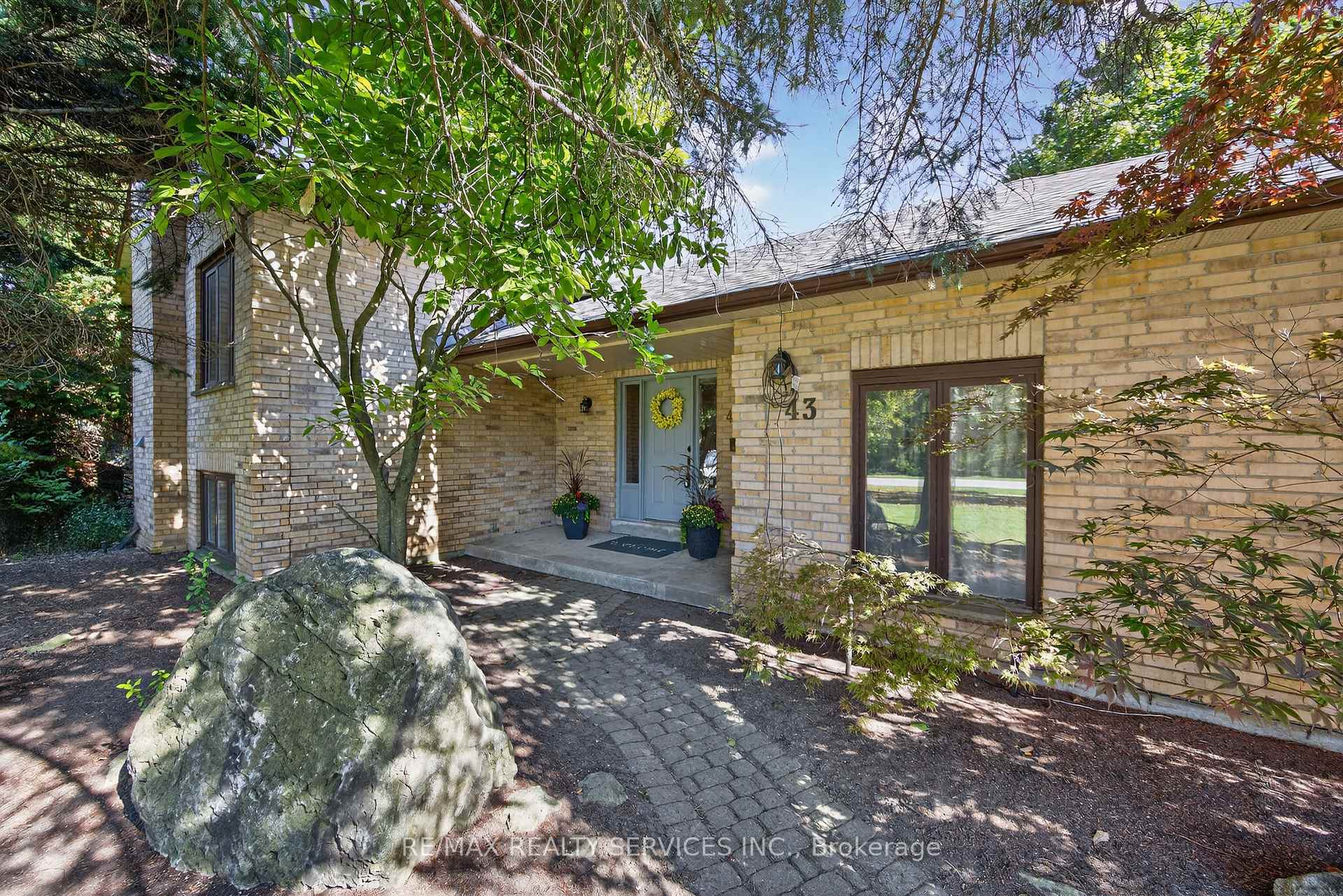 Photo 5 of 43 Mccort Drive, Caledon, Caledon Village — HOMEH
