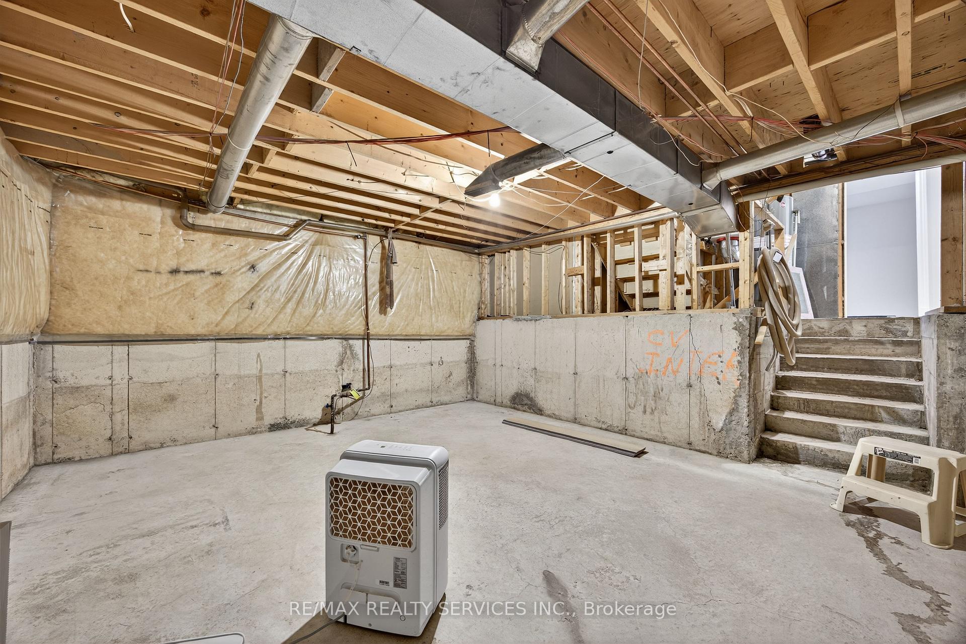 Photo 37 of 43 Mccort Drive, Caledon, Caledon Village — HOMEH