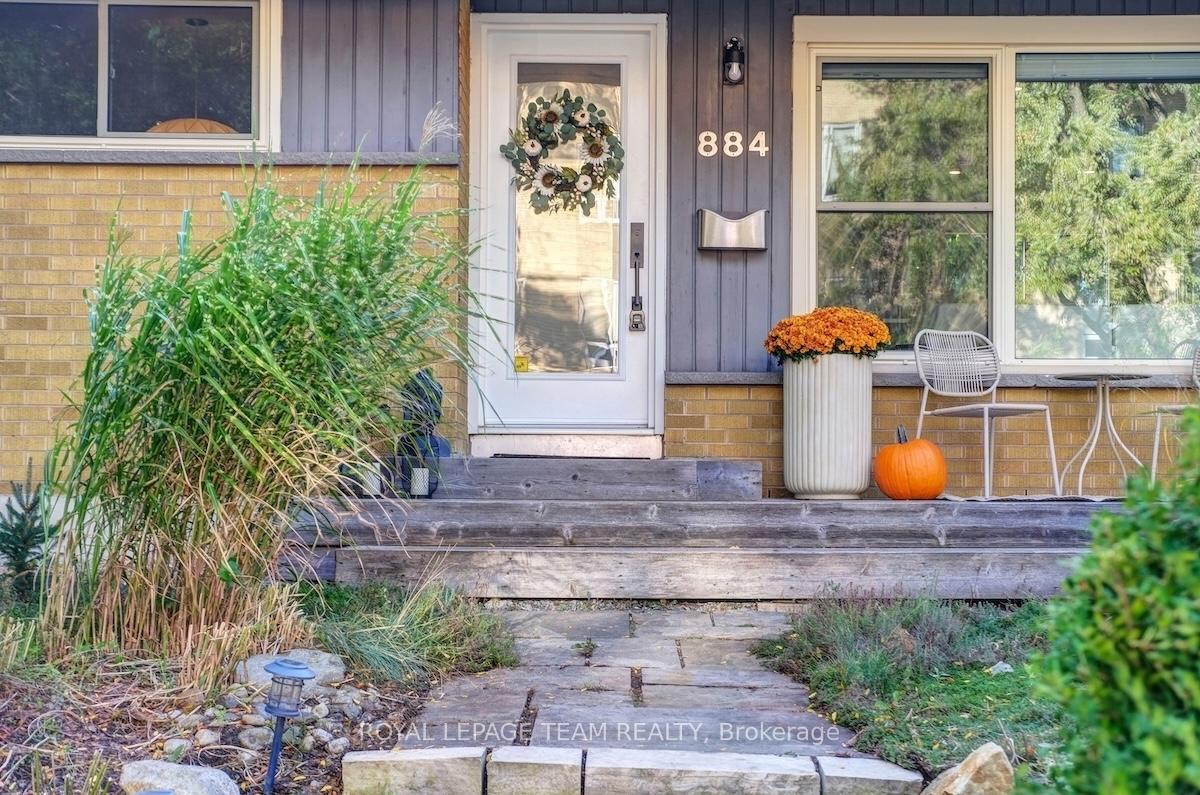 Photo 3 of 884 Admiral Avenue, Ottawa, Carlington — HOMEH