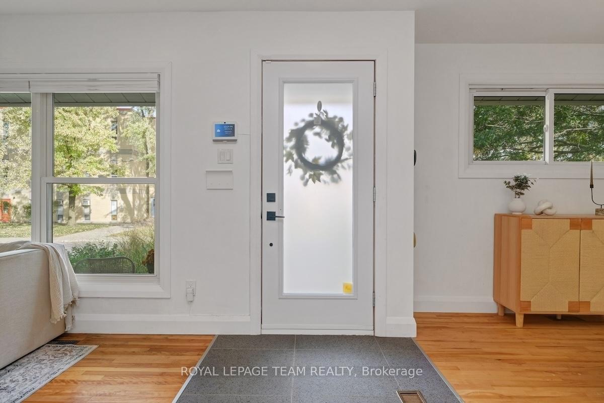 Photo 2 of 884 Admiral Avenue, Ottawa, Carlington — HOMEH