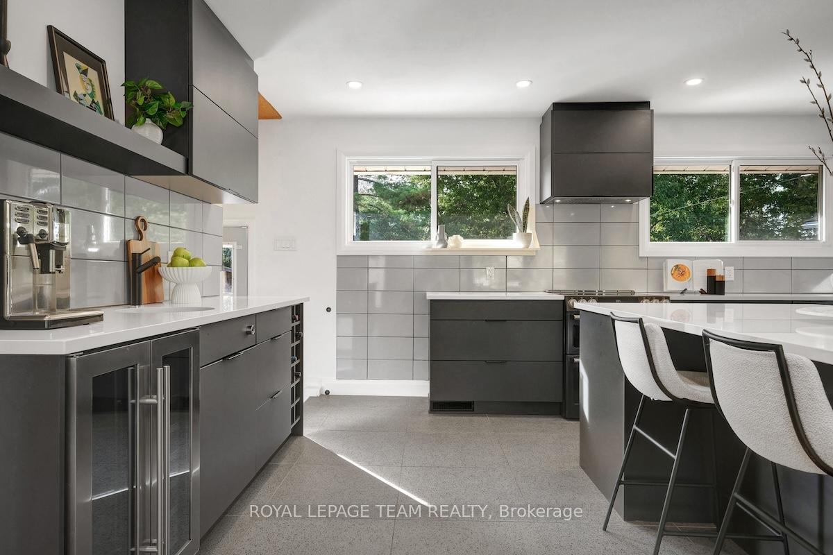 Photo 17 of 884 Admiral Avenue, Ottawa, Carlington — HOMEH