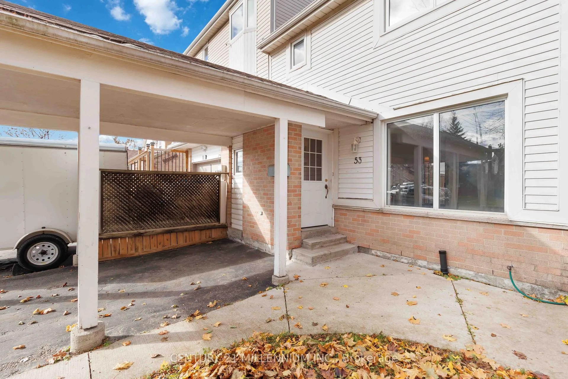 Photo 3 of 53 Courtleigh Square, Brampton, Heart Lake East — HOMEH