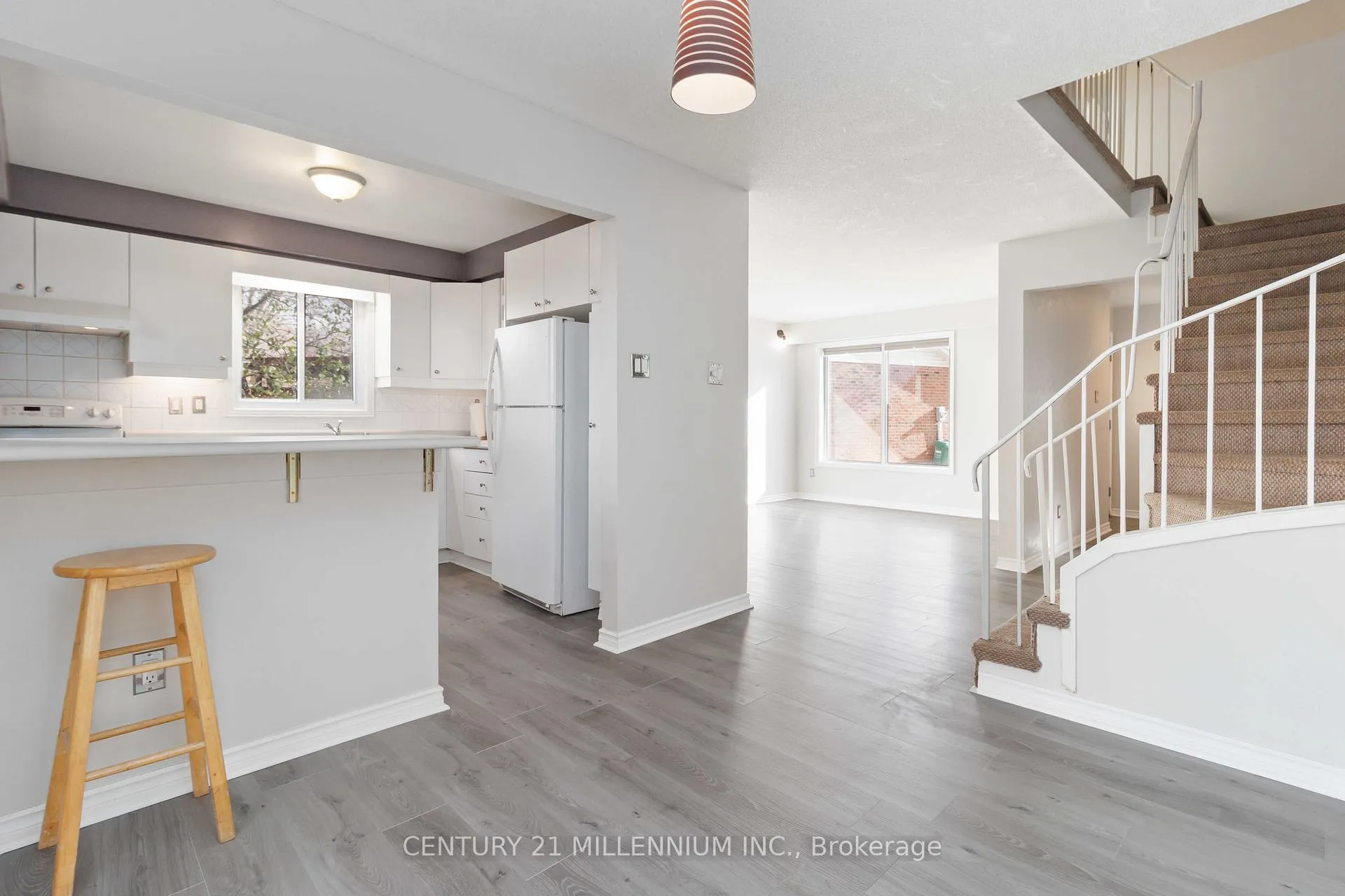 Photo 8 of 53 Courtleigh Square, Brampton, Heart Lake East — HOMEH