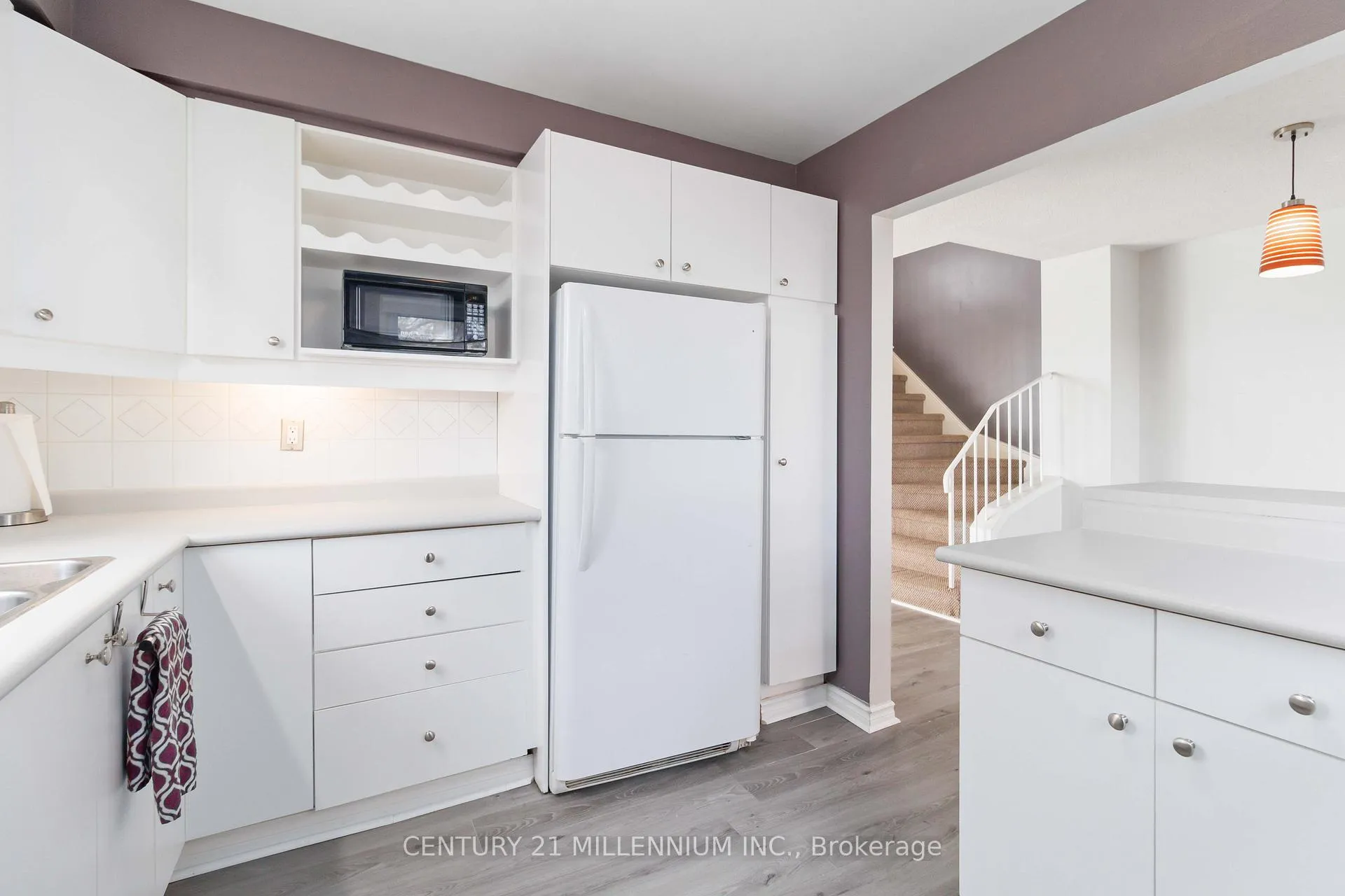 Photo 10 of 53 Courtleigh Square, Brampton, Heart Lake East — HOMEH