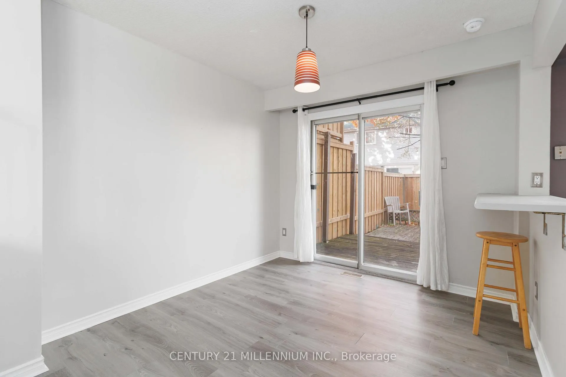 Photo 12 of 53 Courtleigh Square, Brampton, Heart Lake East — HOMEH