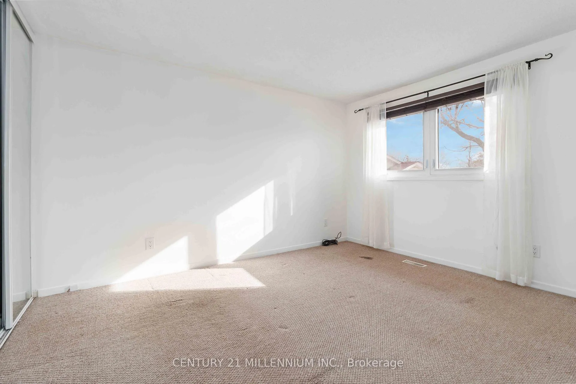 Photo 16 of 53 Courtleigh Square, Brampton, Heart Lake East — HOMEH