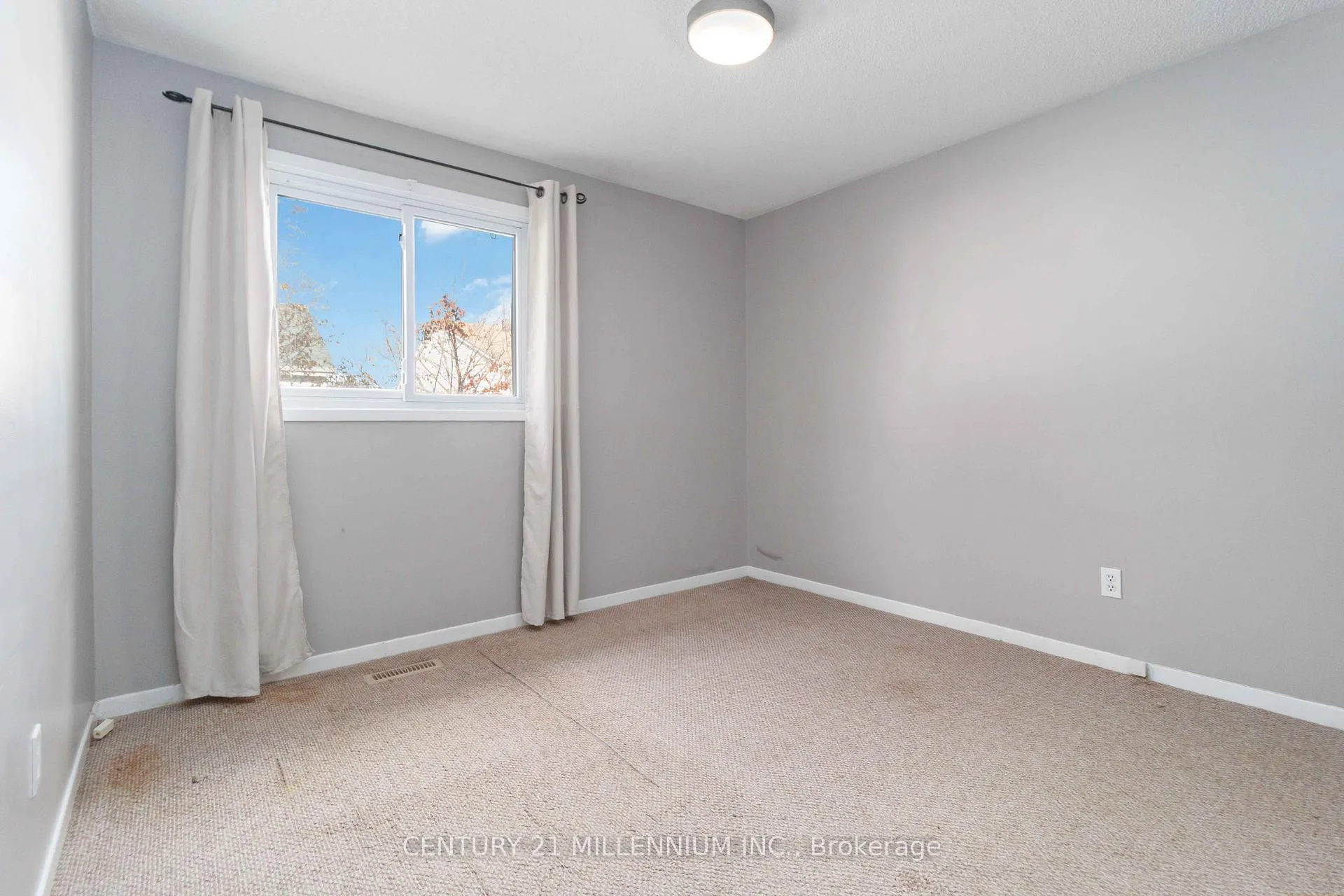 Photo 17 of 53 Courtleigh Square, Brampton, Heart Lake East — HOMEH