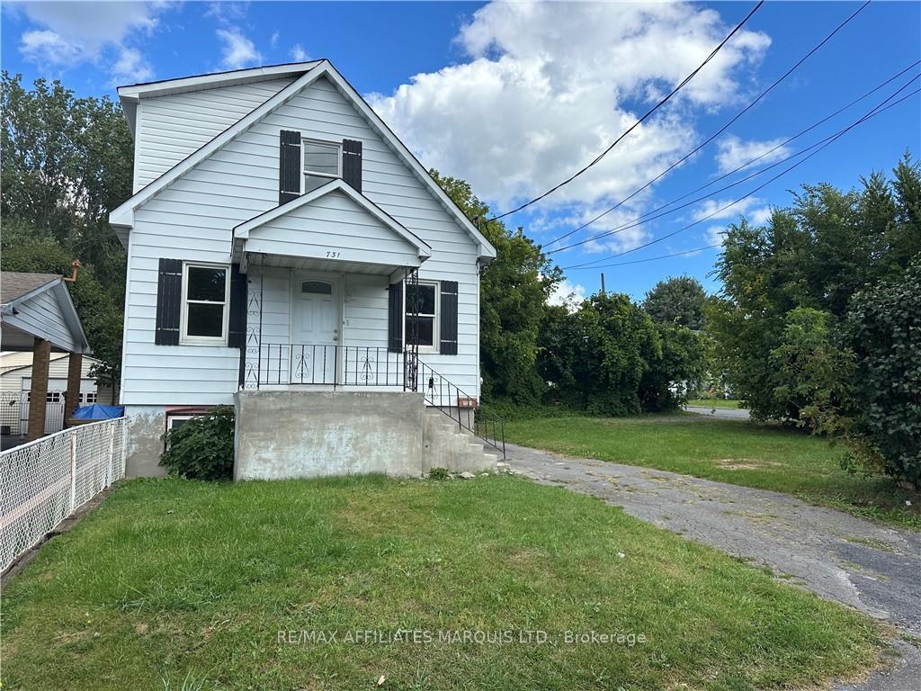 Photo 1 of 731 Gloucester Street N, Cornwall — HOMEH
