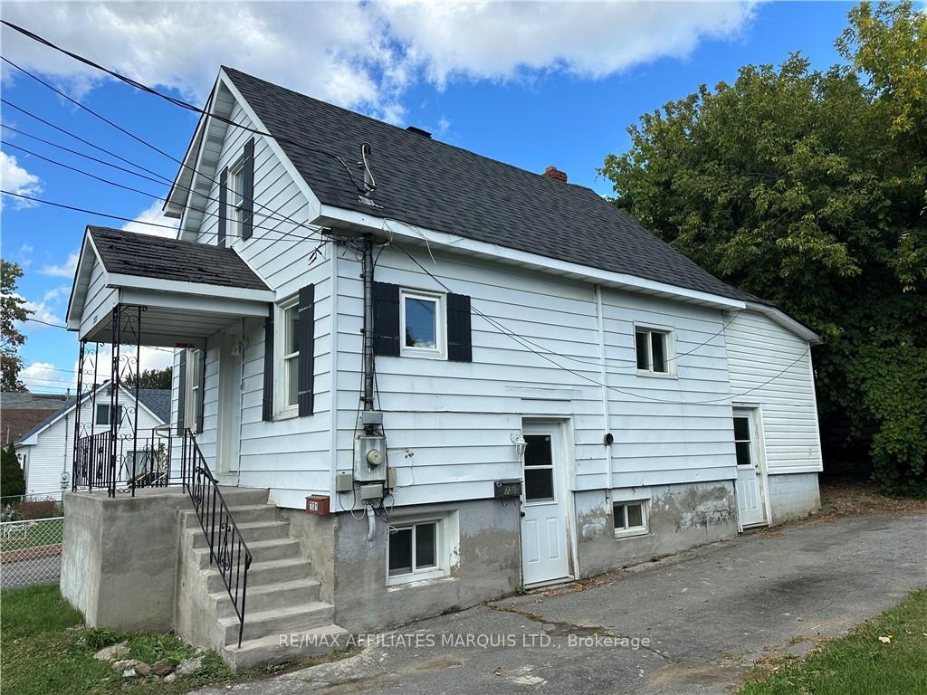 Photo 2 of 731 Gloucester Street N, Cornwall — HOMEH